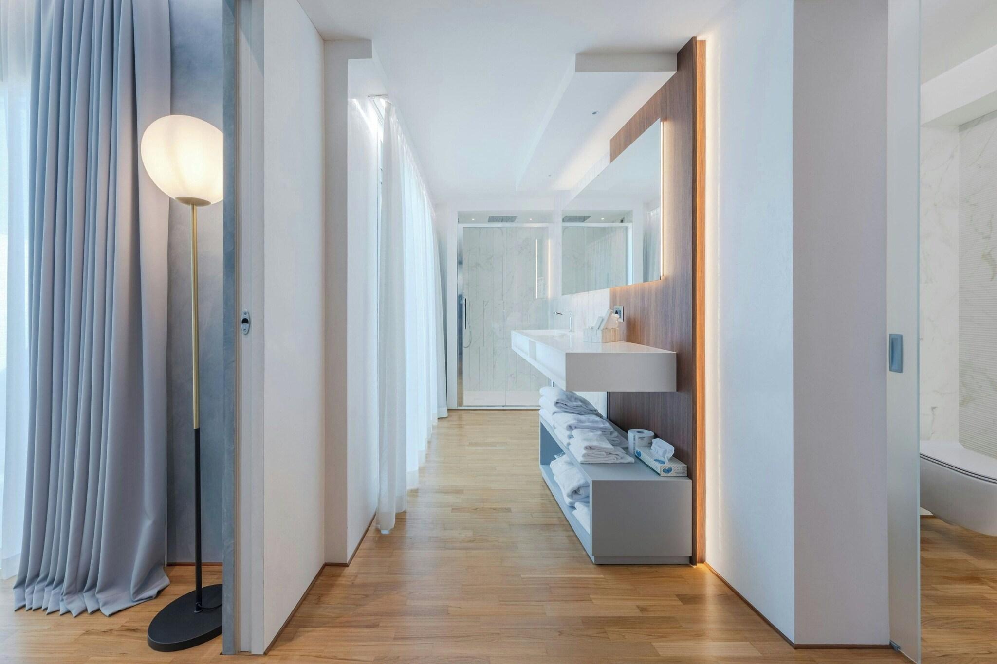 Junior Suite King Bed One Bedroom 