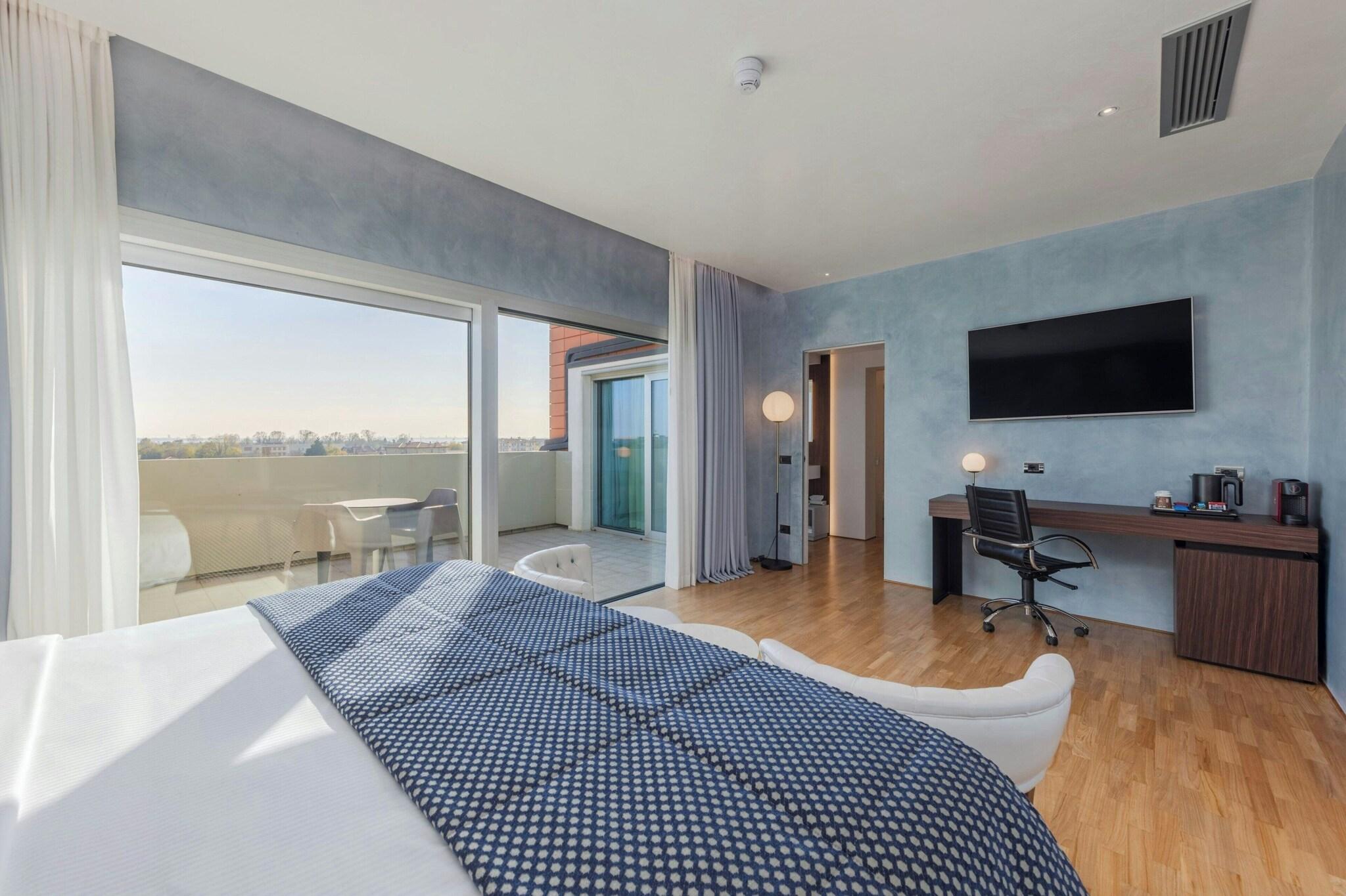 Junior Suite King Bed One Bedroom 