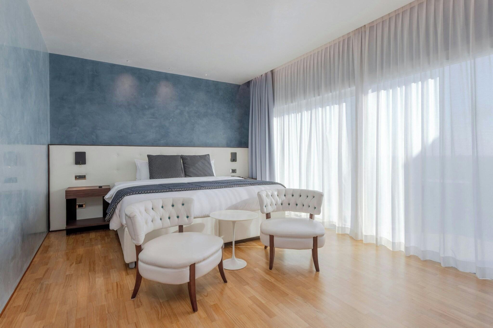 Junior Suite King Bed One Bedroom 