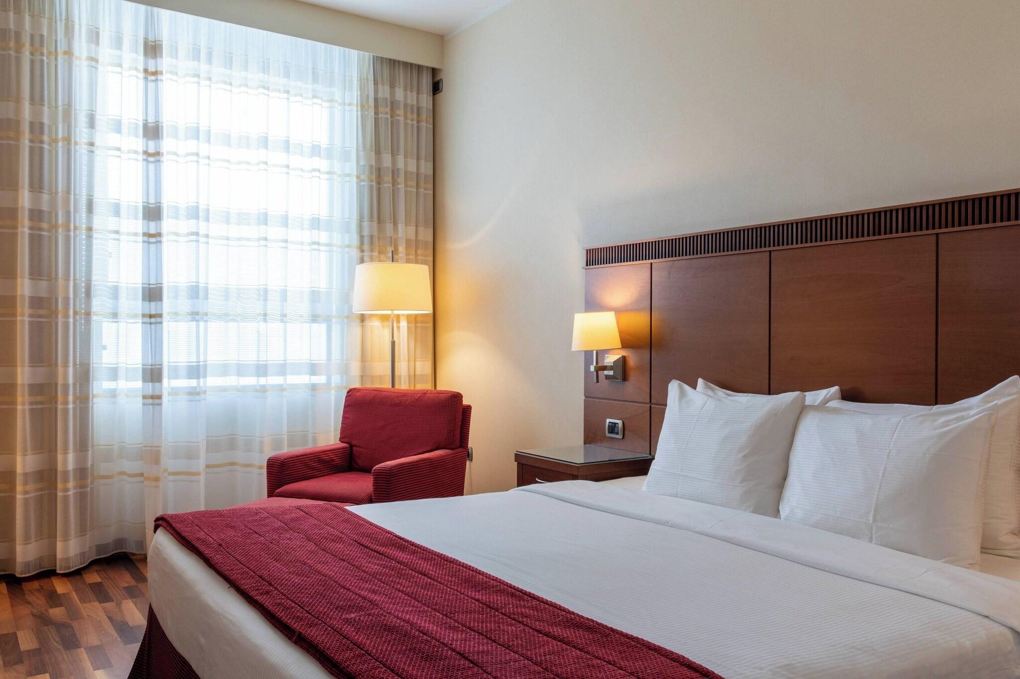 Double Deluxe King Bed