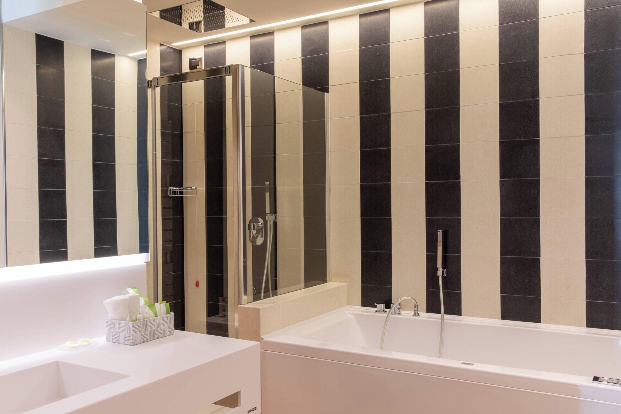 Junior Suite King Bed One Bedroom 