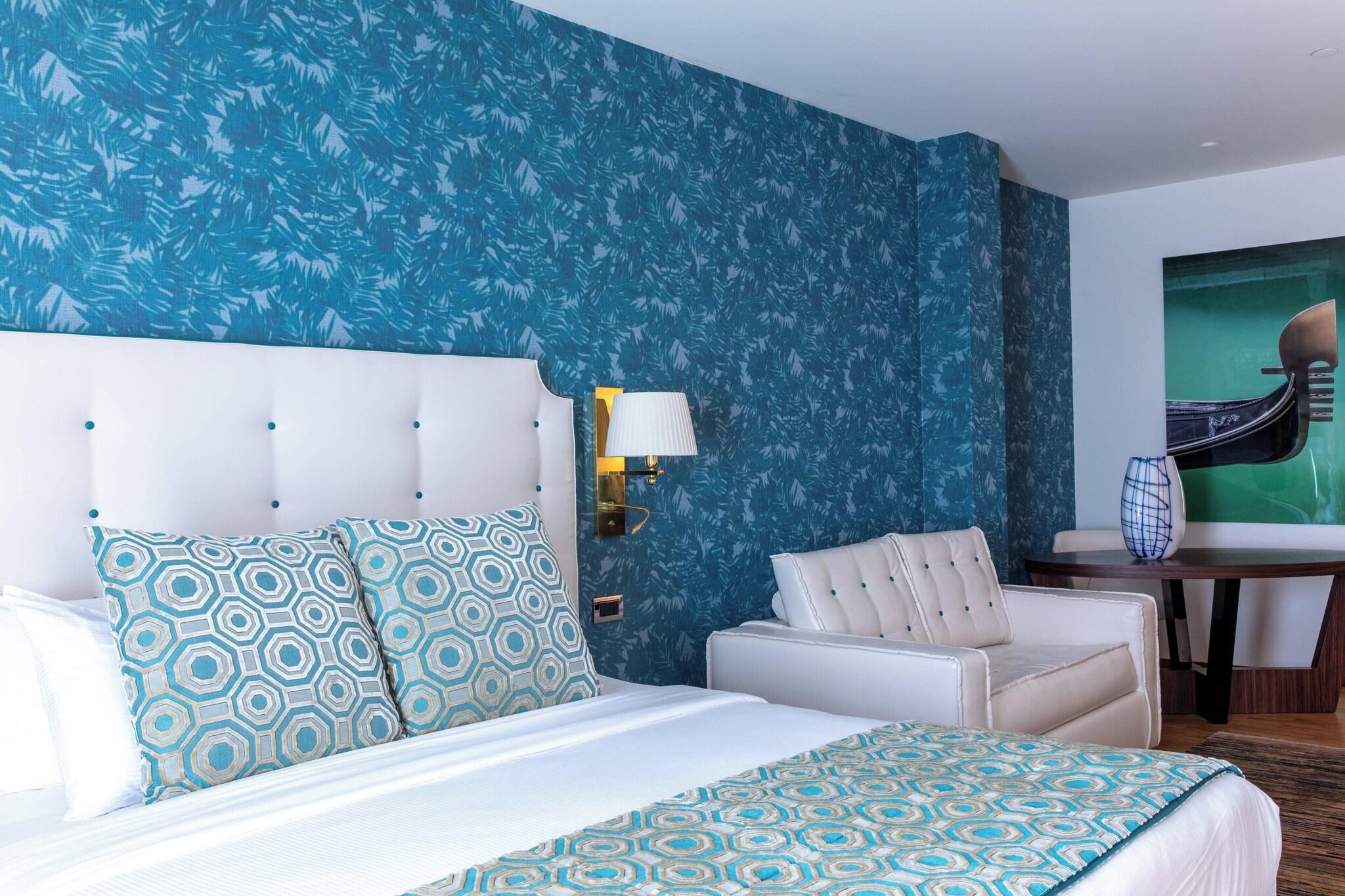 Junior Suite King Bed One Bedroom 