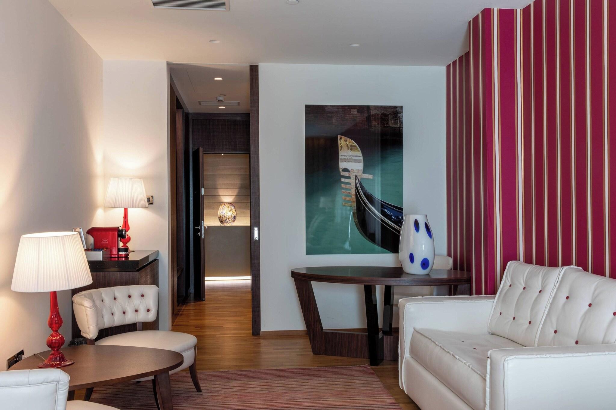 Junior Suite King Bed One Bedroom 