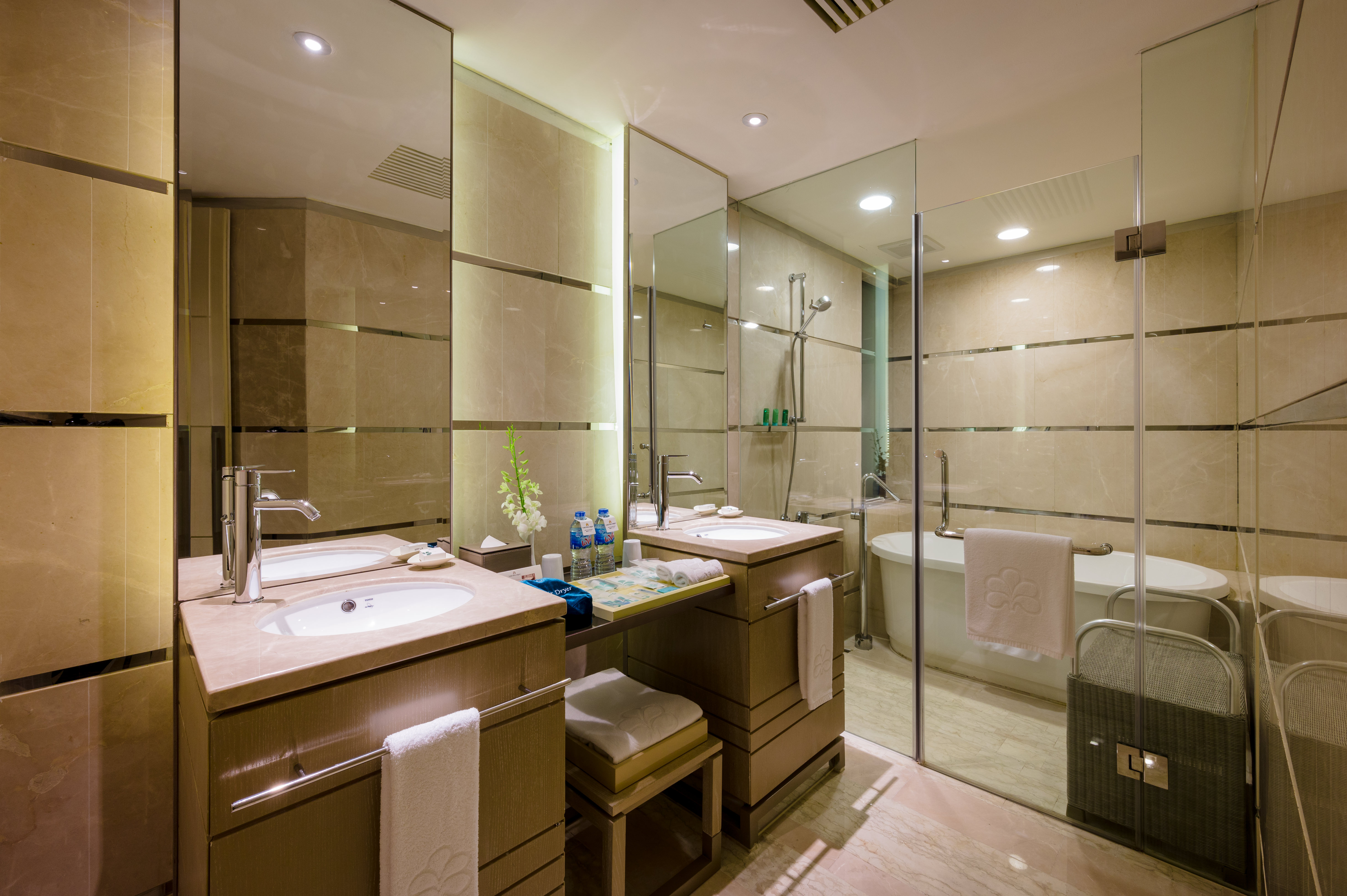 Junior Suite Queen Size Bed