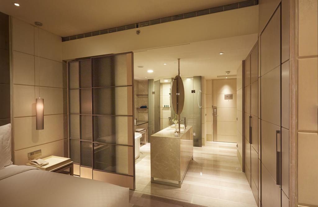 Single Deluxe Premium