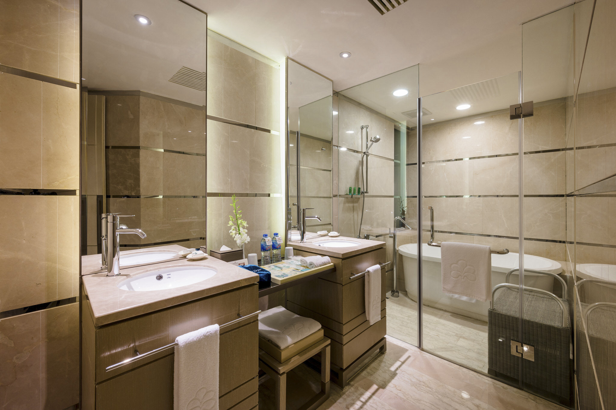 Junior Suite Queen Size Bed