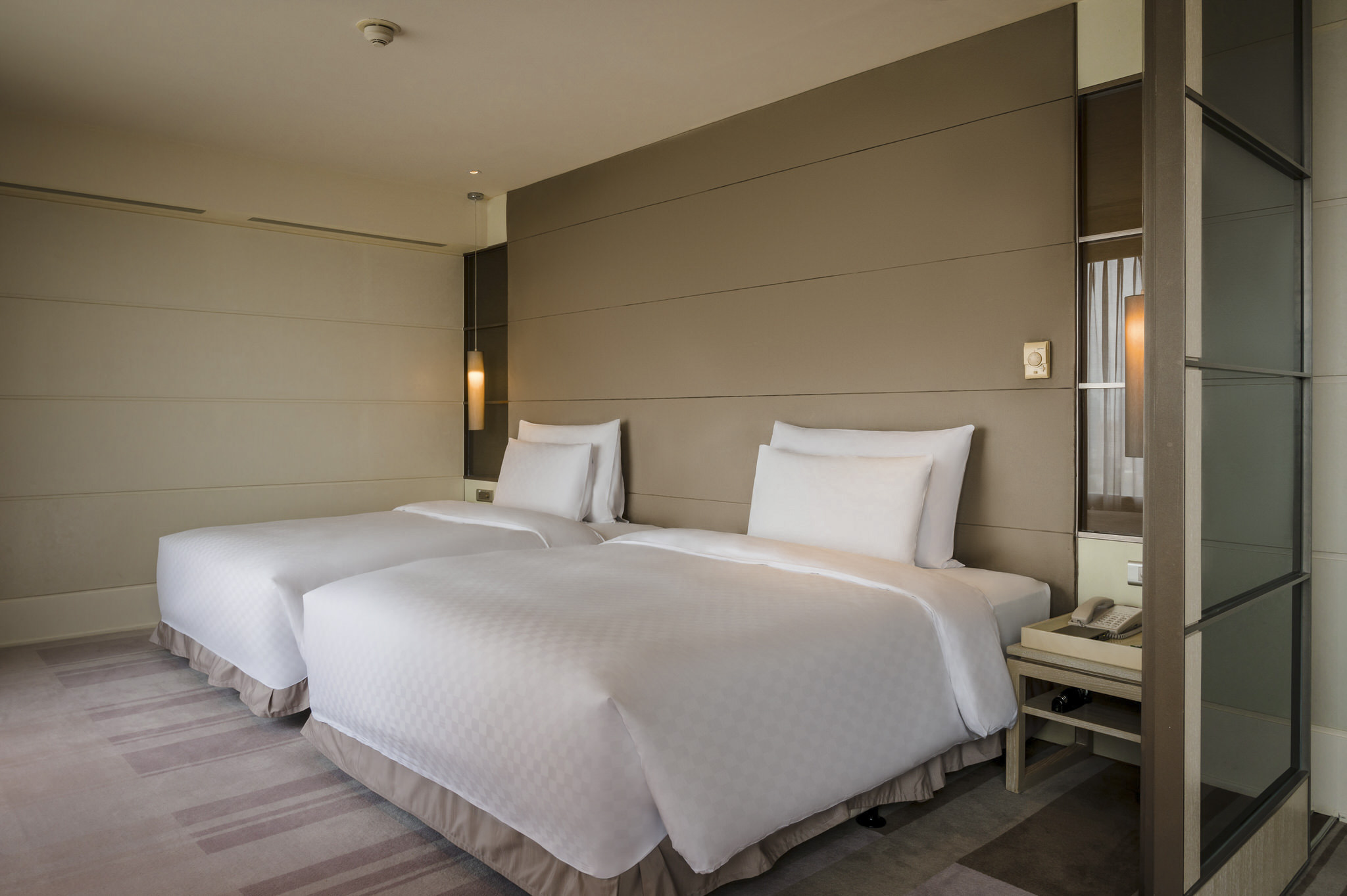 Junior Suite Queen Size Bed