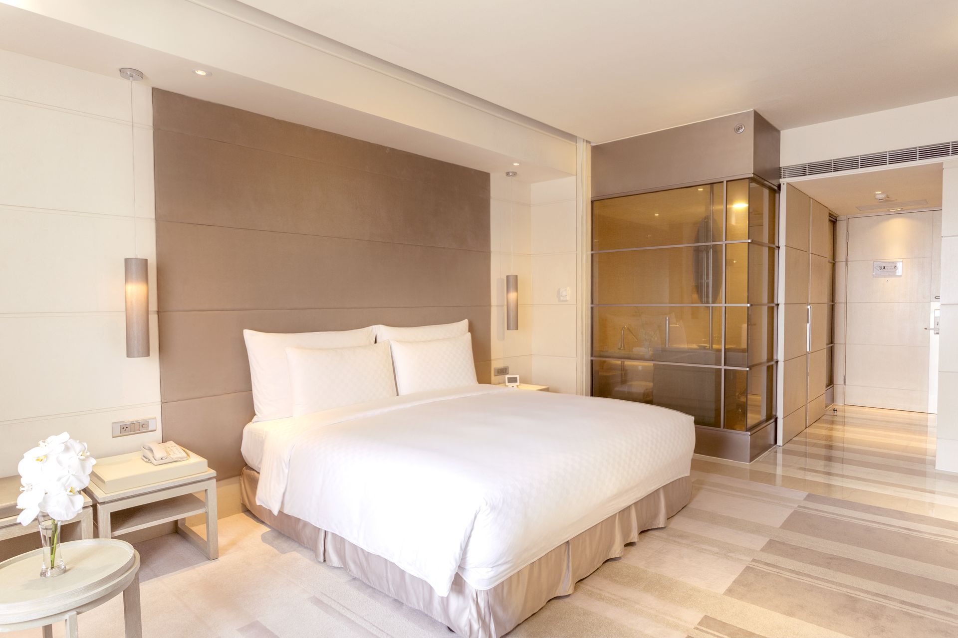 Double Deluxe King Bed