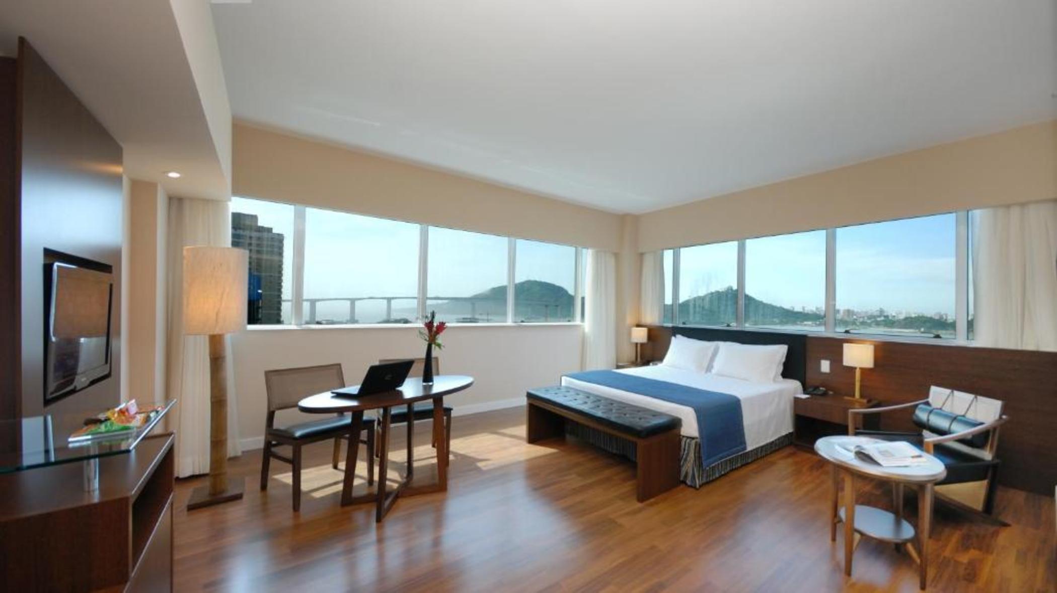 Double Executive Queen Bed