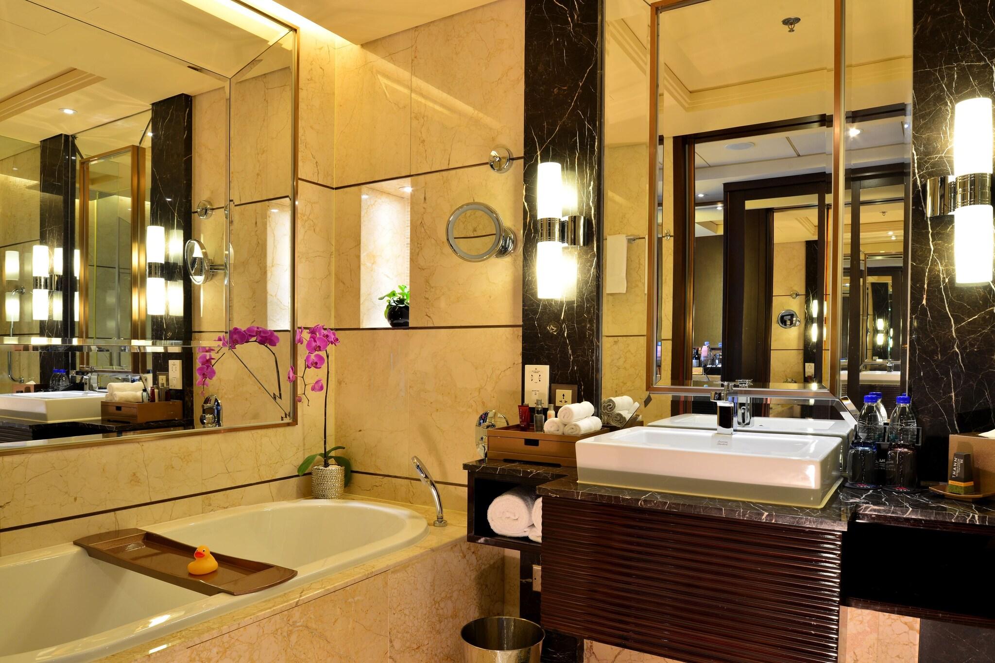 Double King Bed Smoking