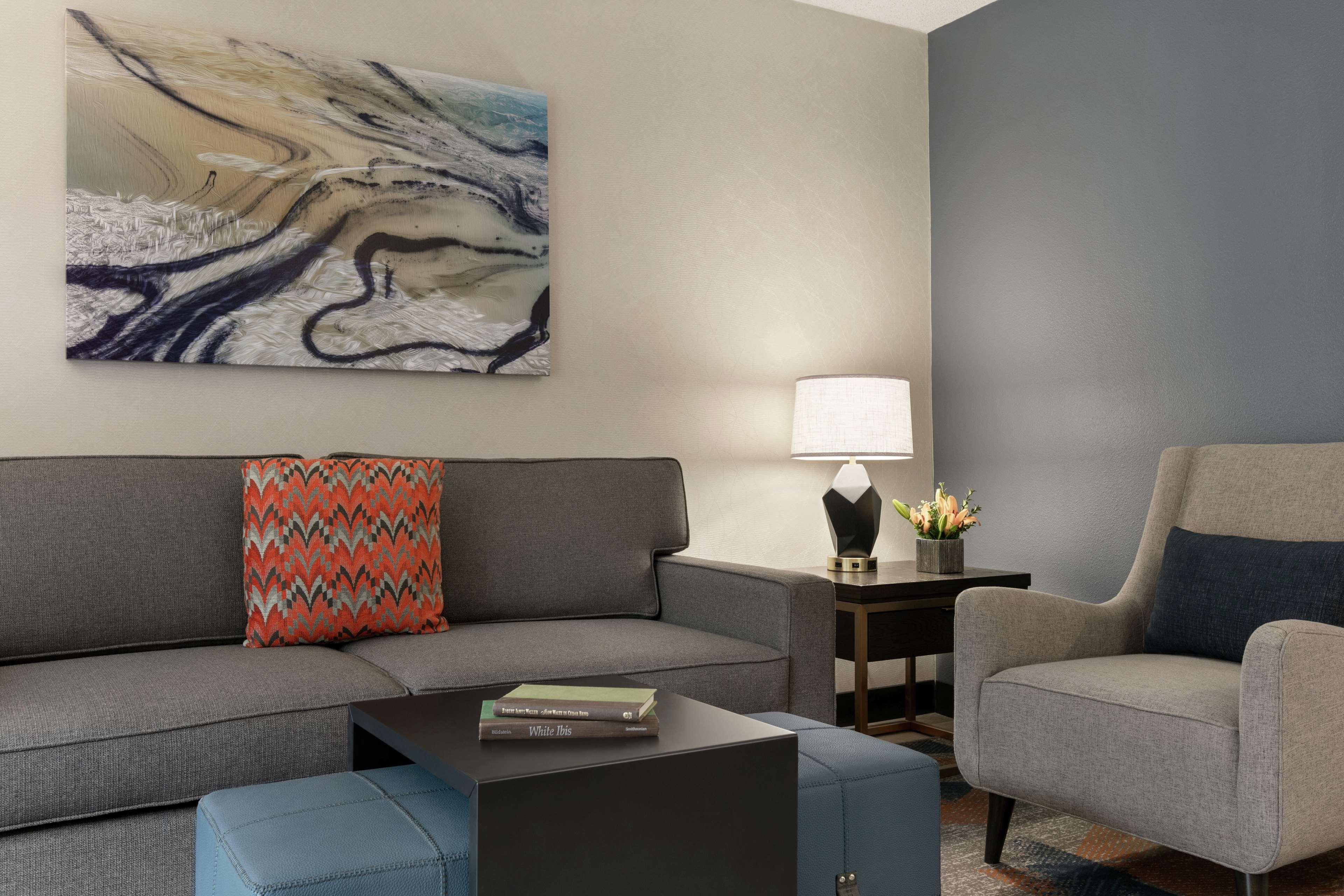 Suite Accessible King Size Bed