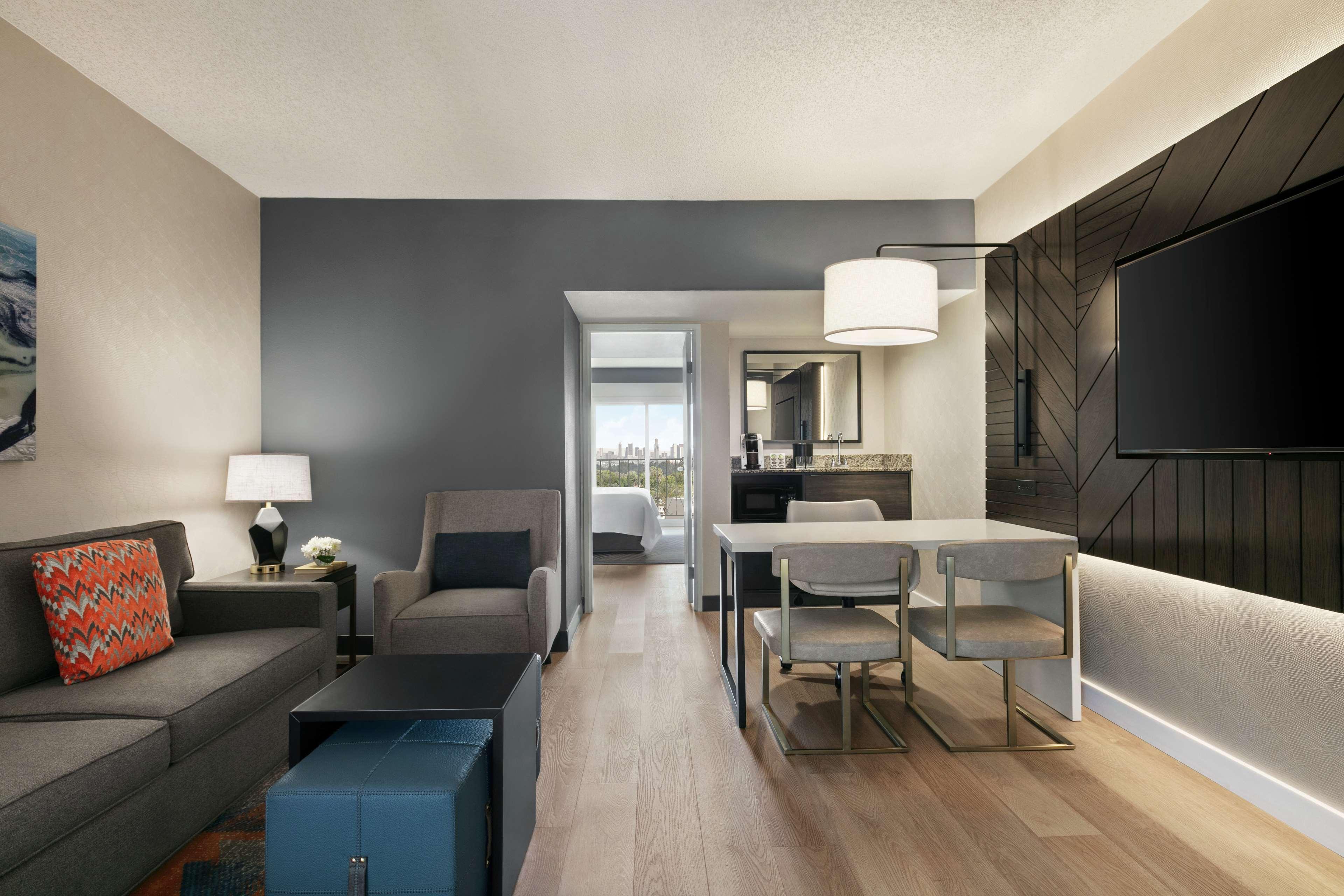 Suite City View King Bed