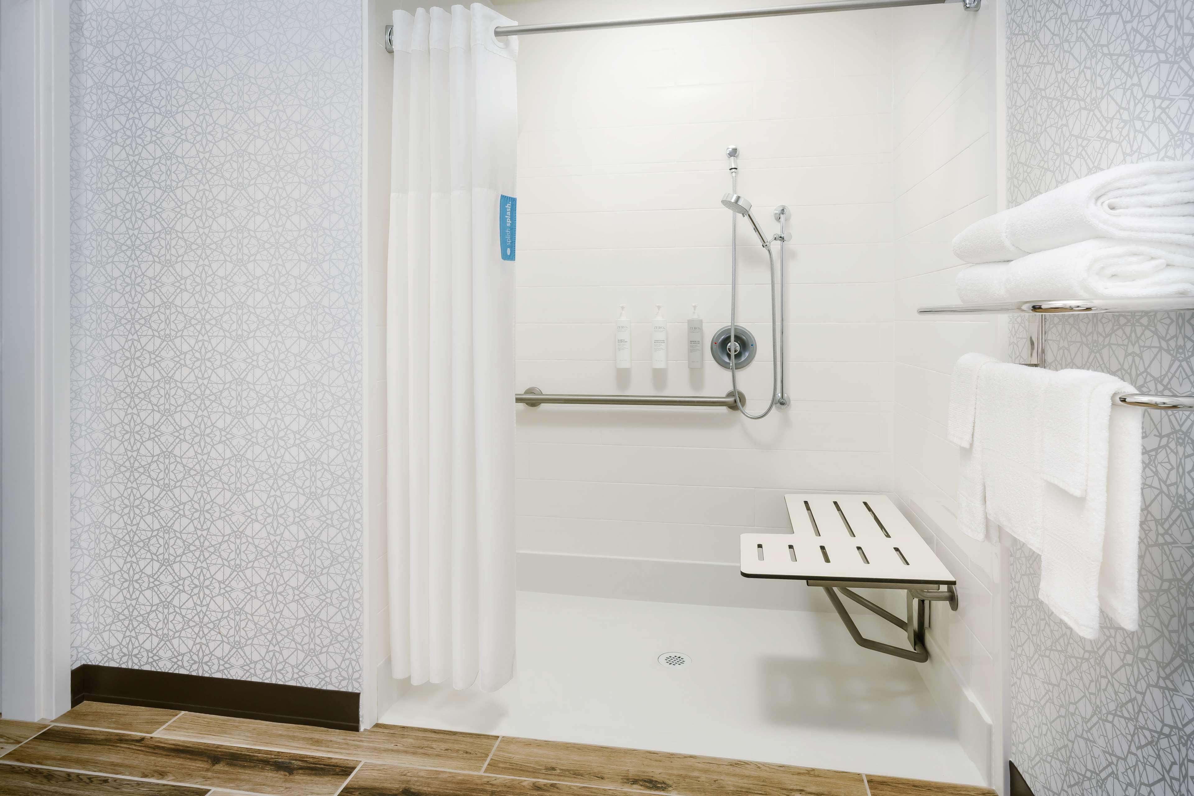 Studio Accessible King Size Bed