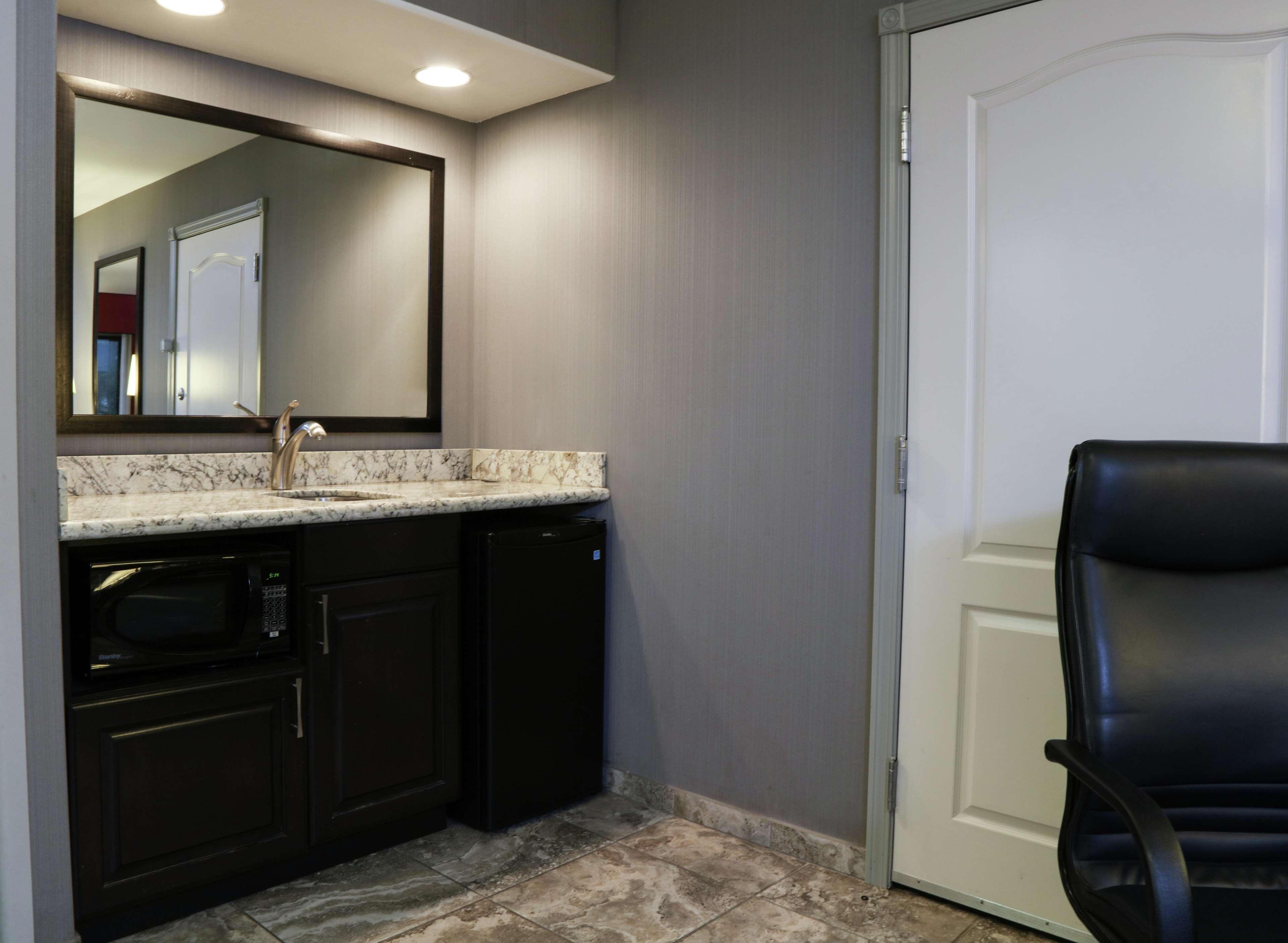 Studio Queen Bed Non Smoking