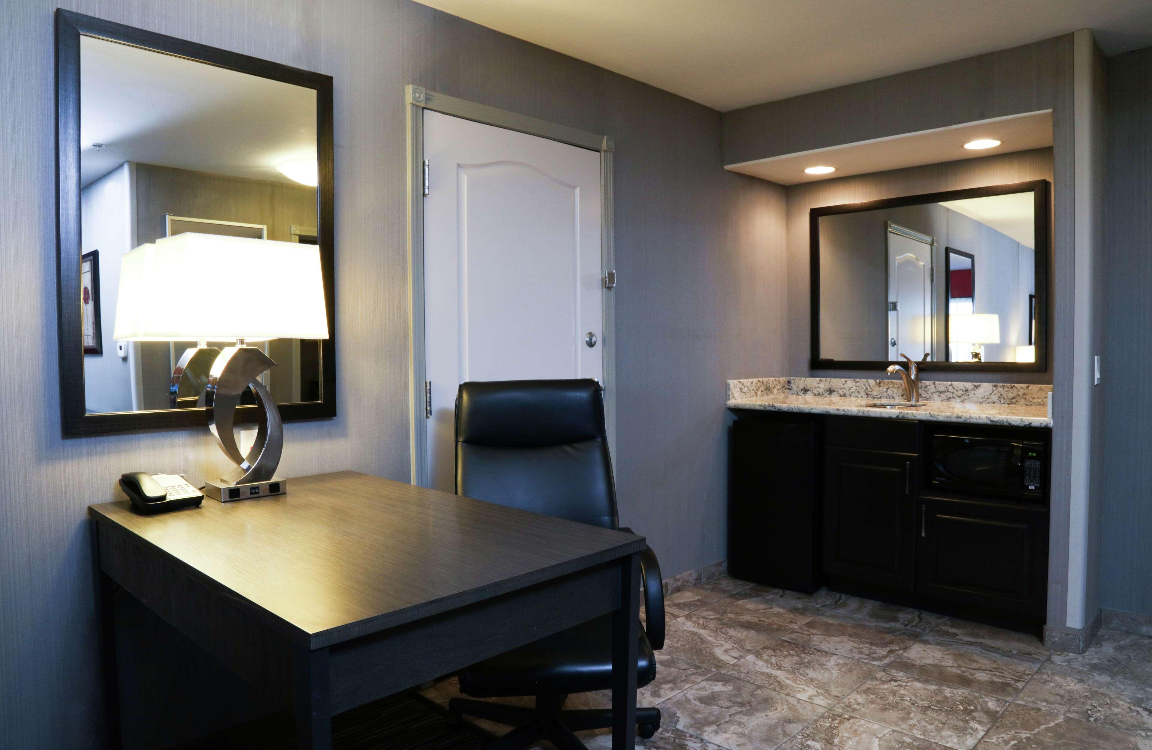 Studio Executive King Bed