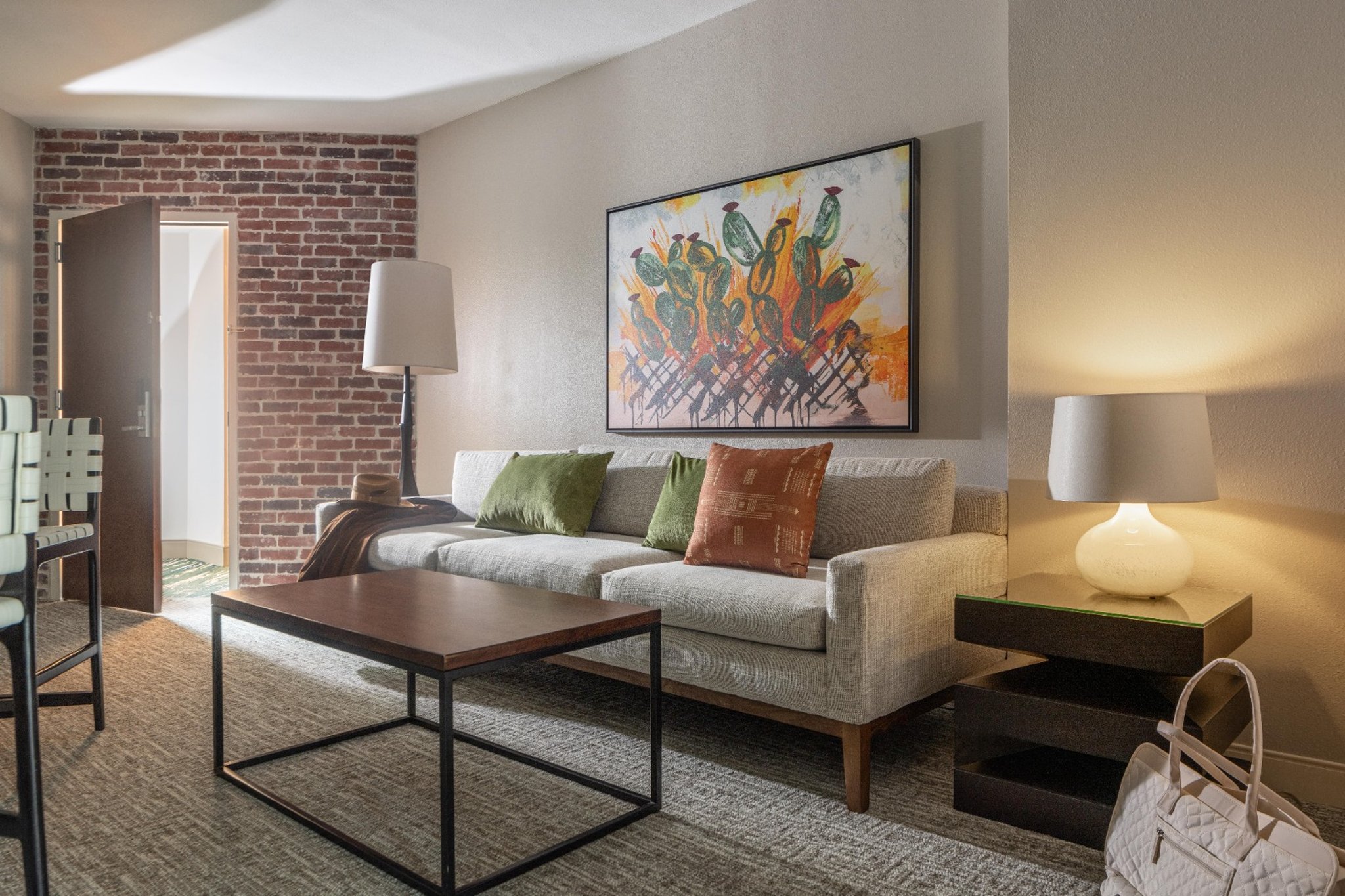 Suite City View King Bed