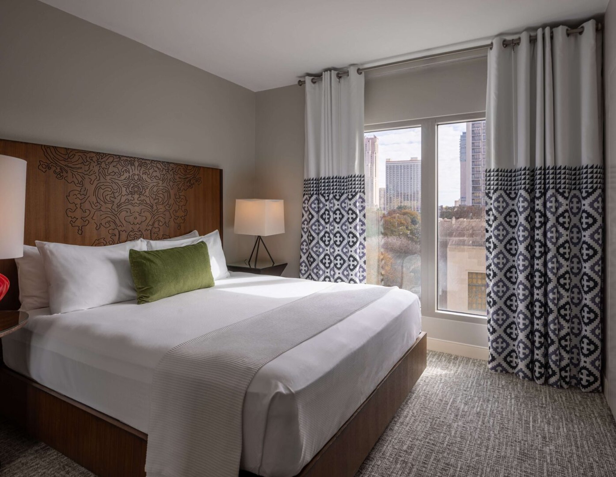 Suite City View King Bed