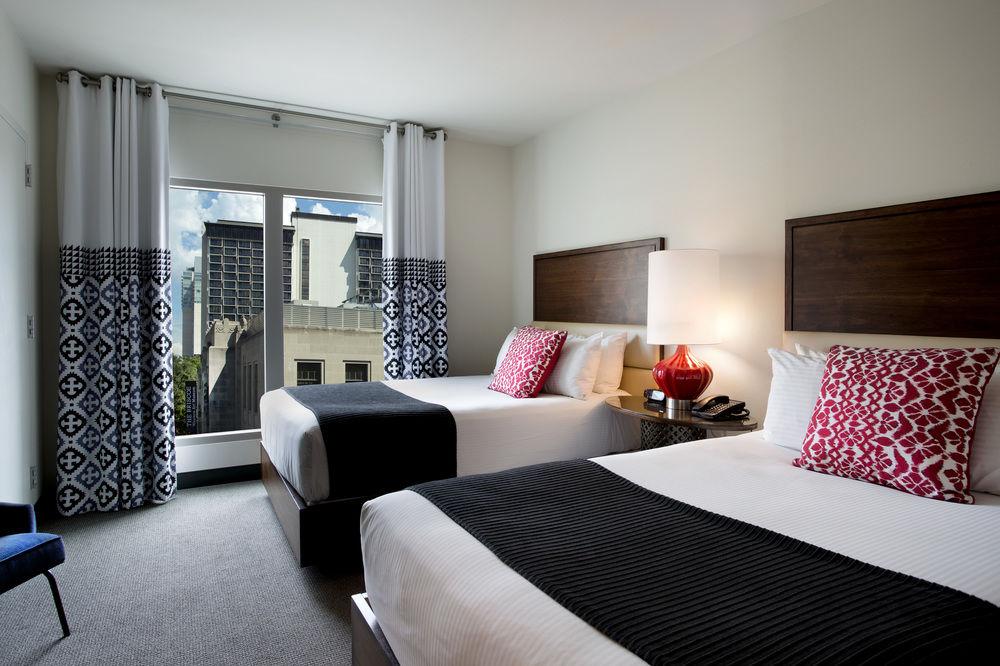 Suite City View Two Double Beds