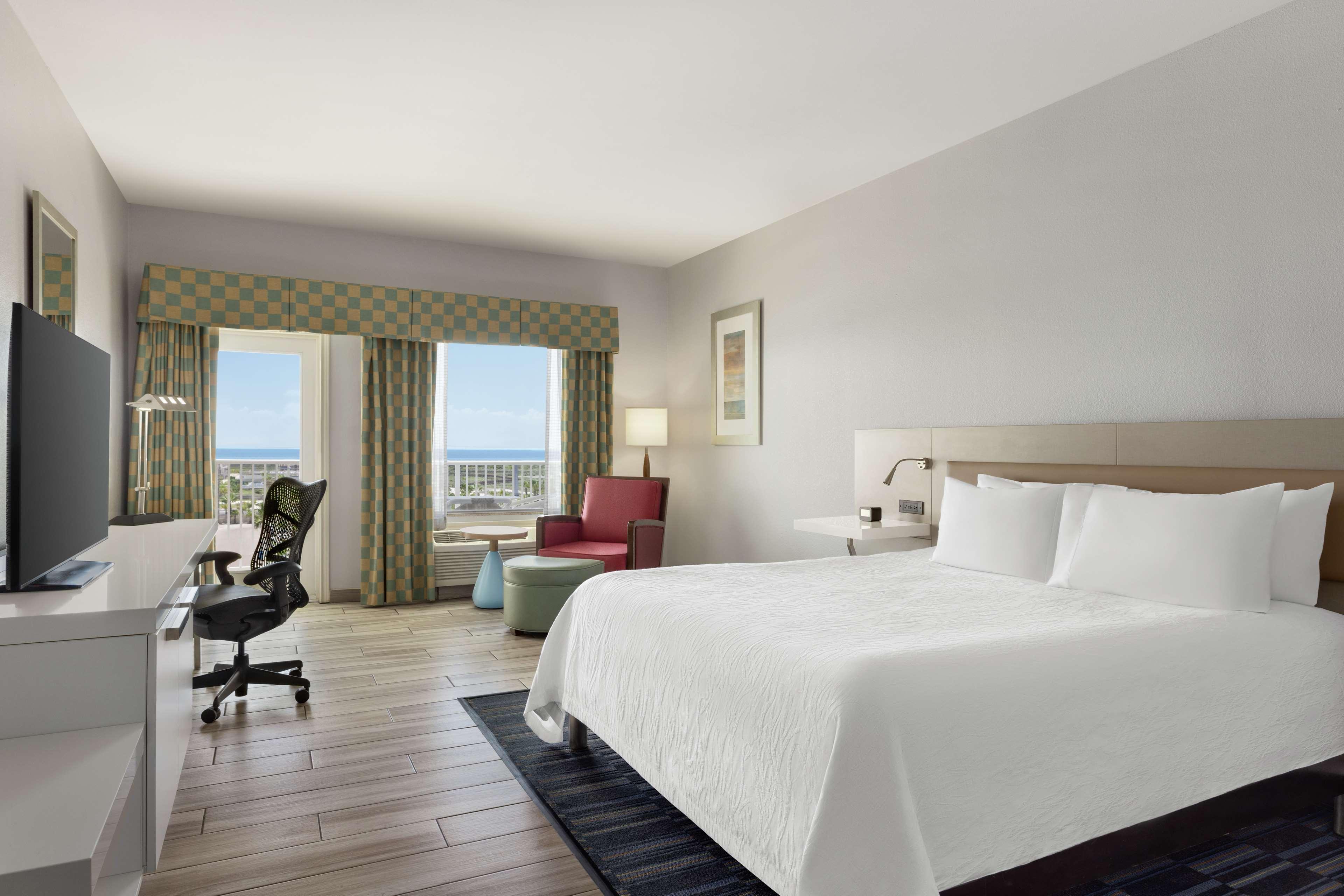 Double Partial Ocean View King Bed