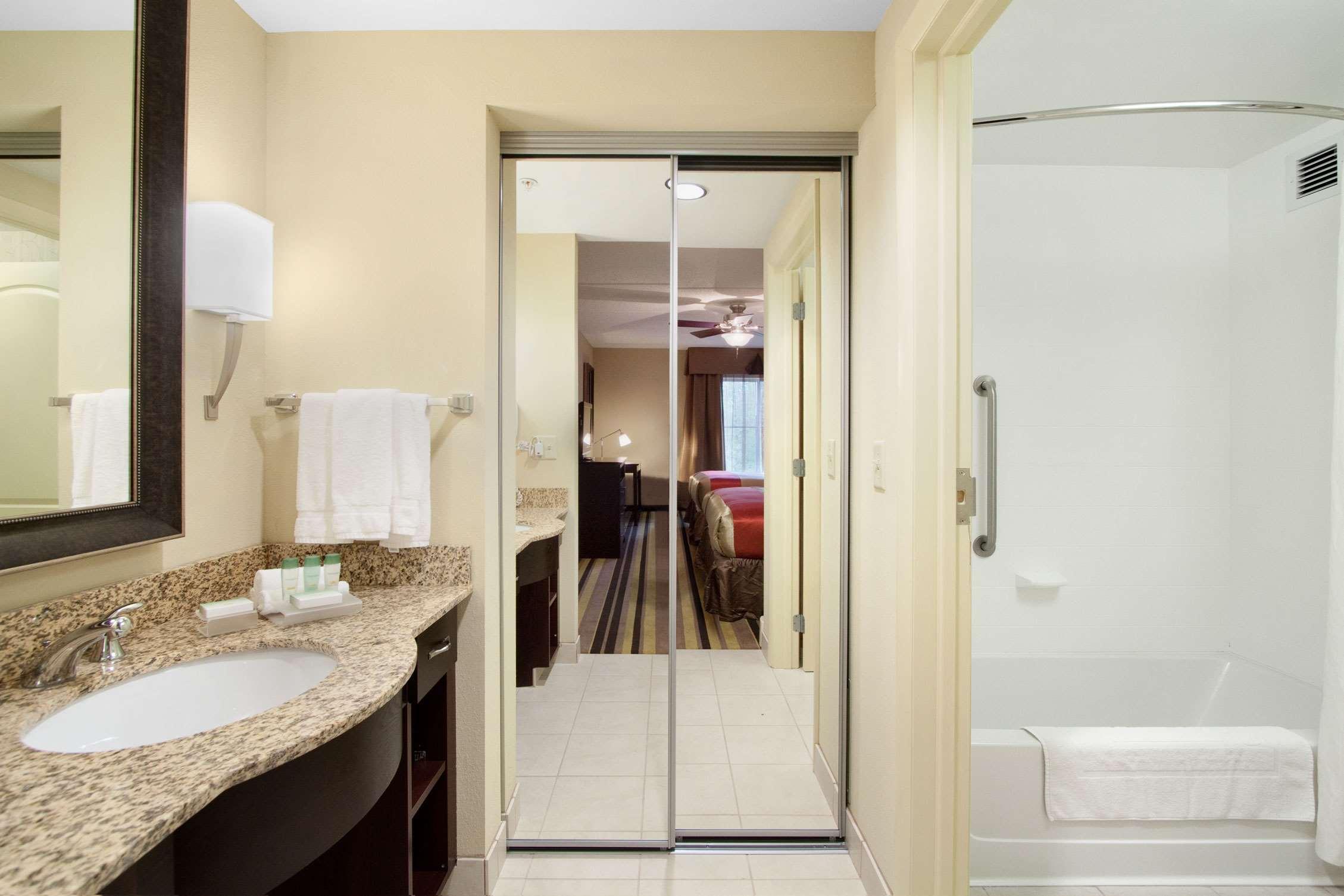 Suite Two Queen Beds One Bedroom