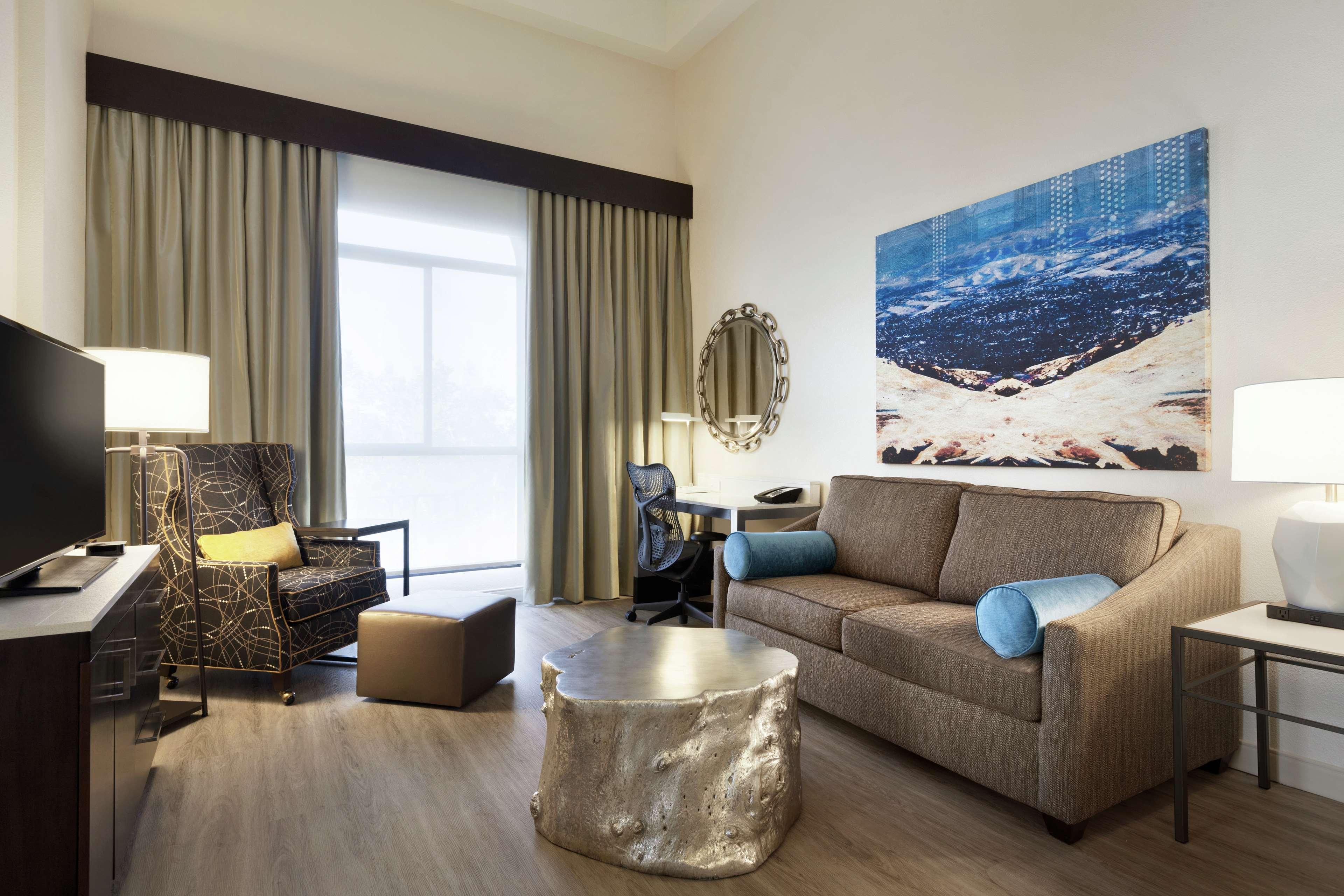 Suite Deluxe King Bed