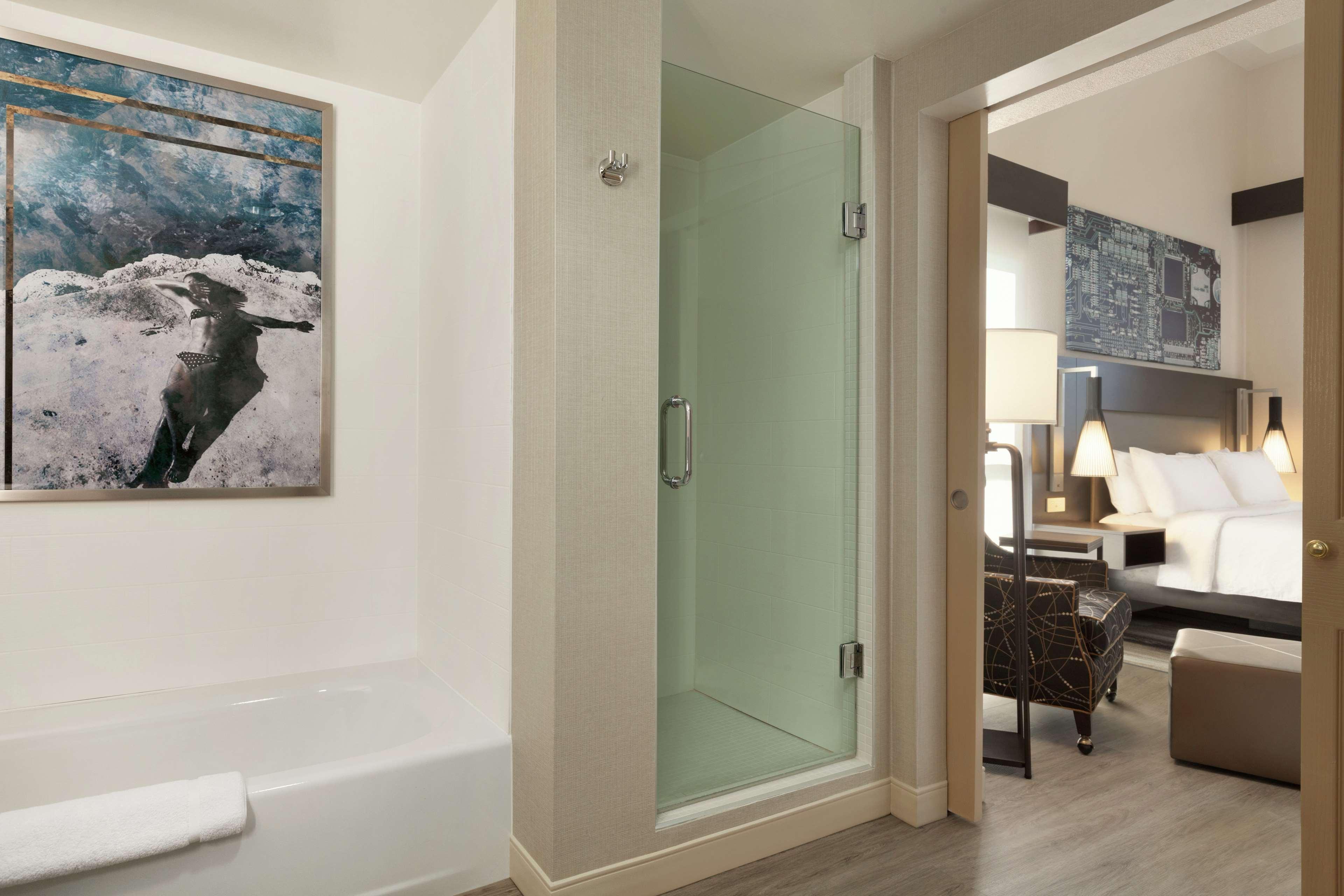 Suite Deluxe King Bed