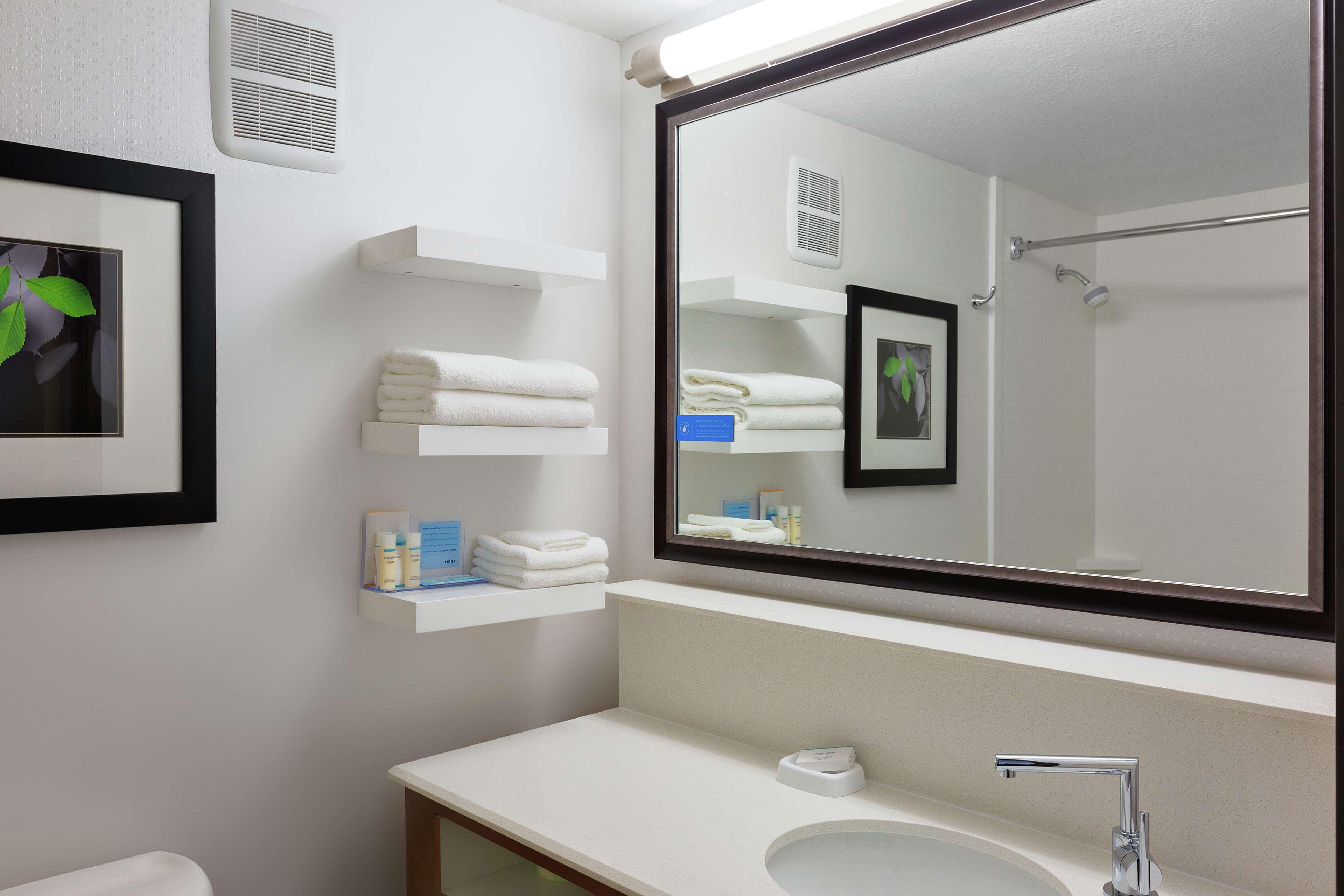 Studio Two Queen Beds Non Smoking