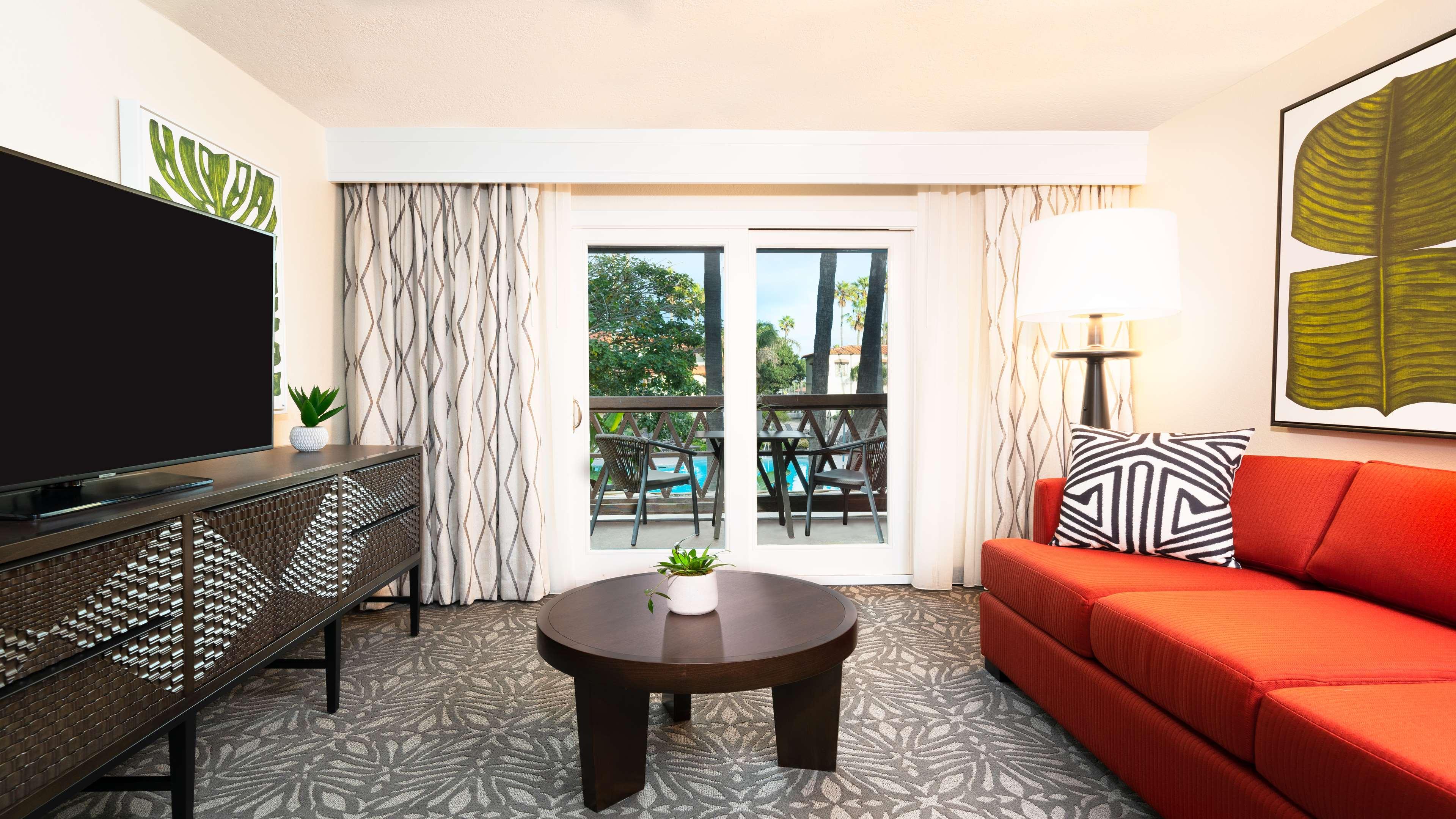 Suite Pool View King Bed