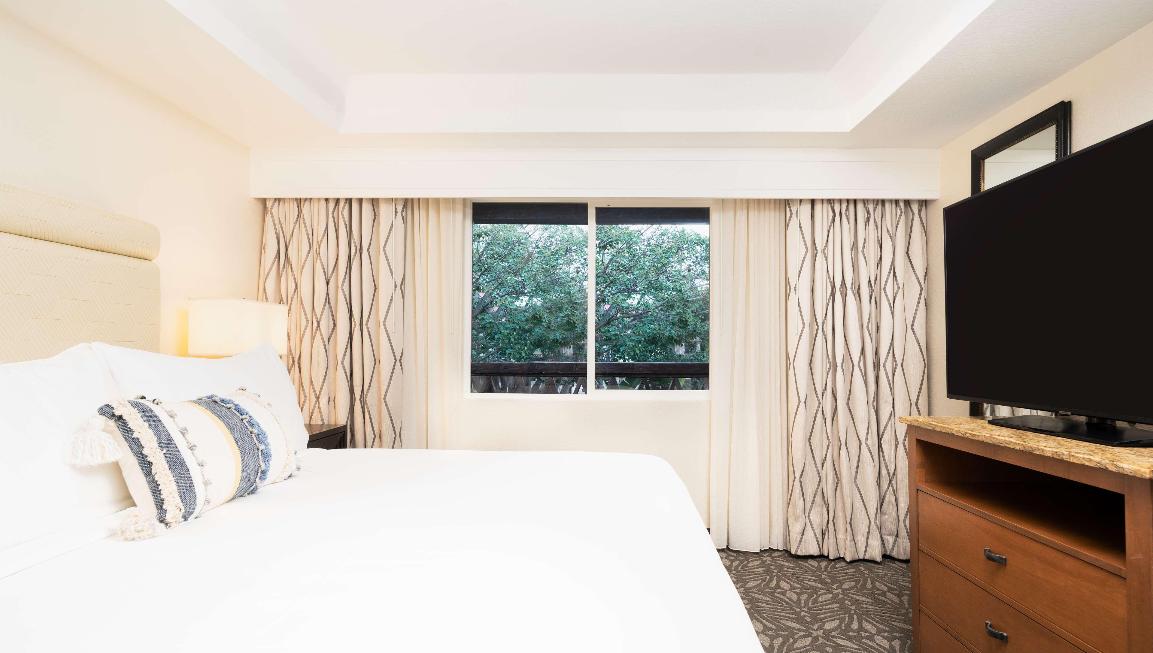 Suite Garden View King Bed