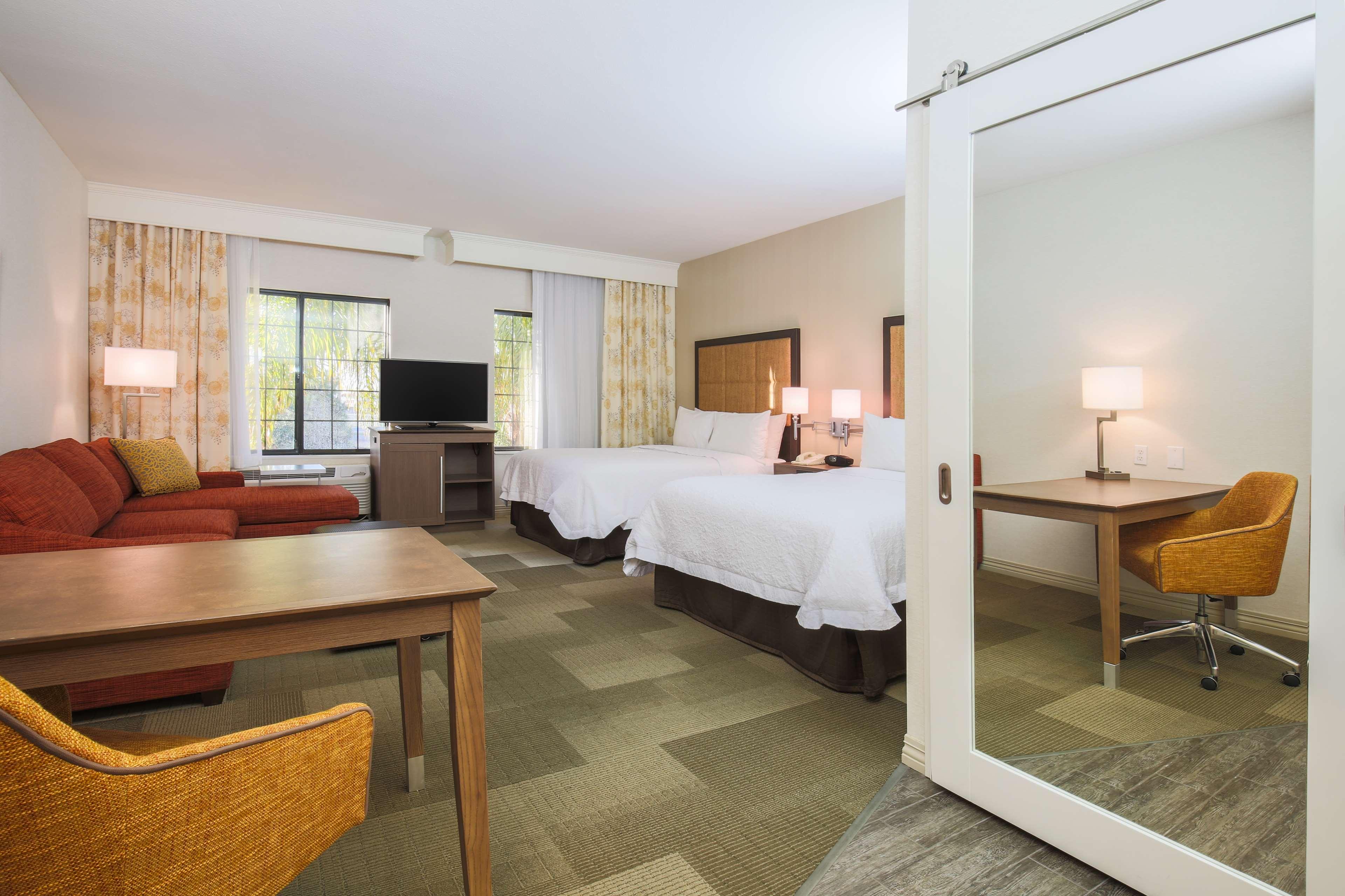 Studio Two Queen Beds