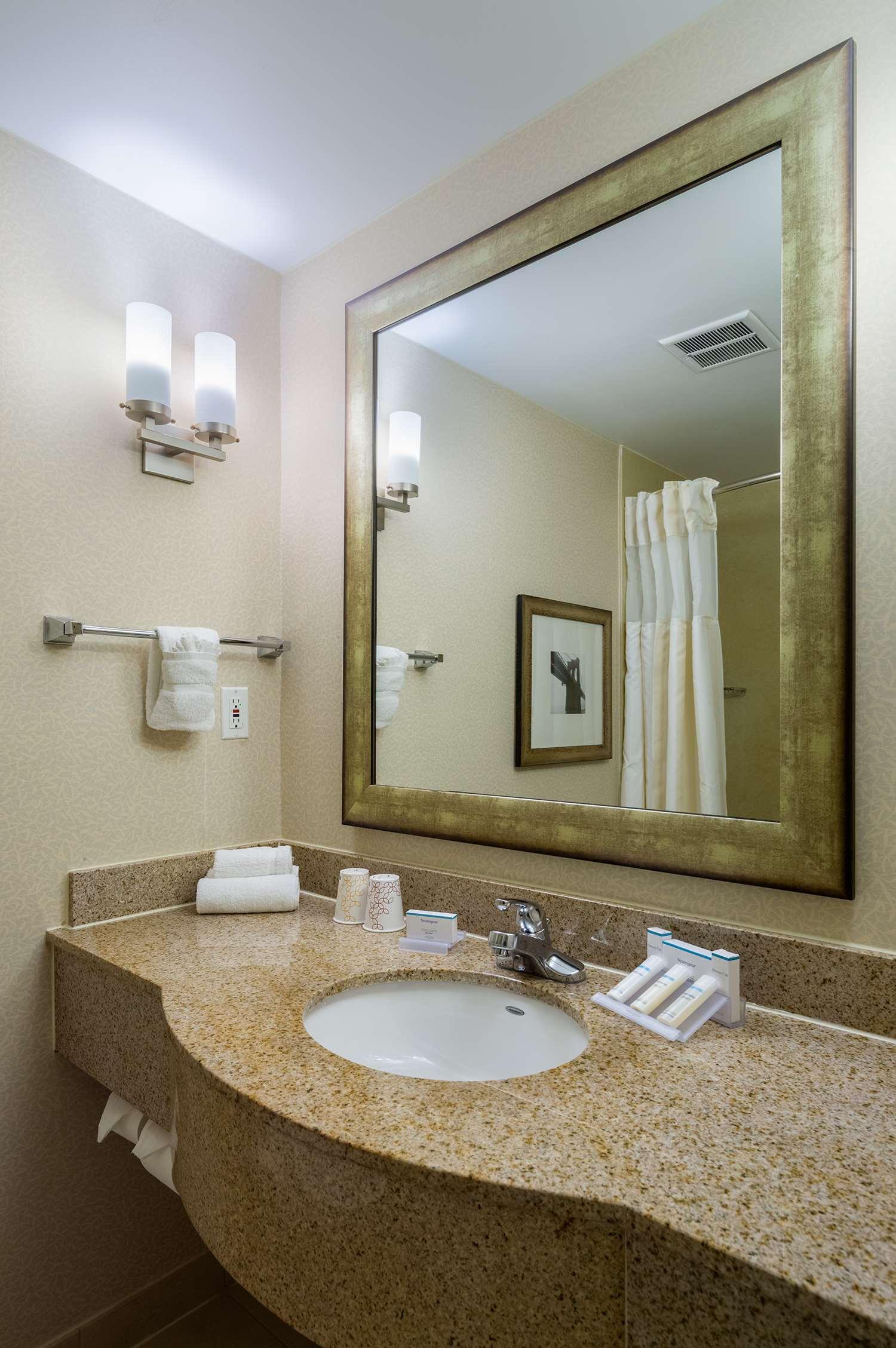 Double Deluxe Queen Bed