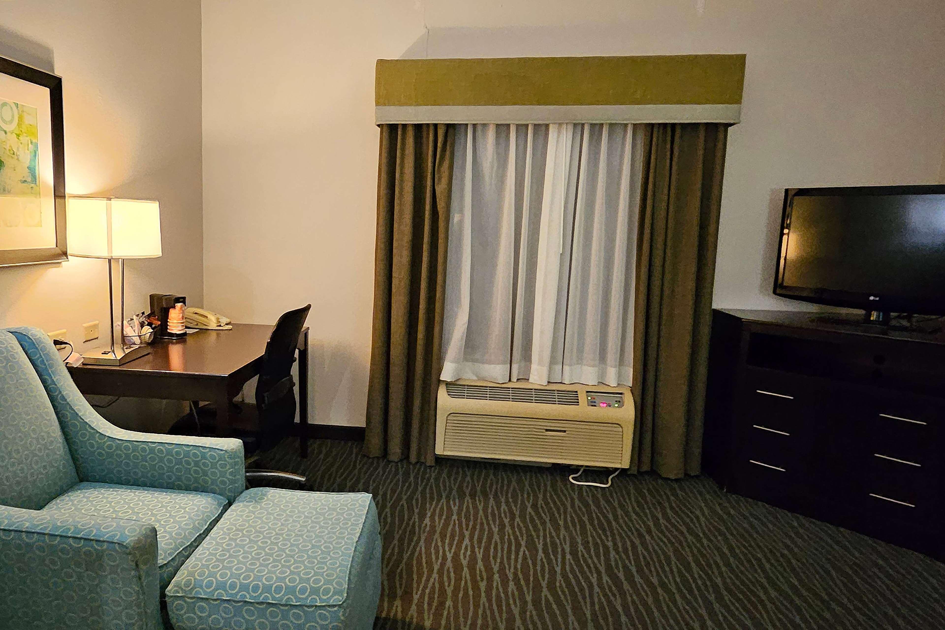 Suite Deluxe King Bed