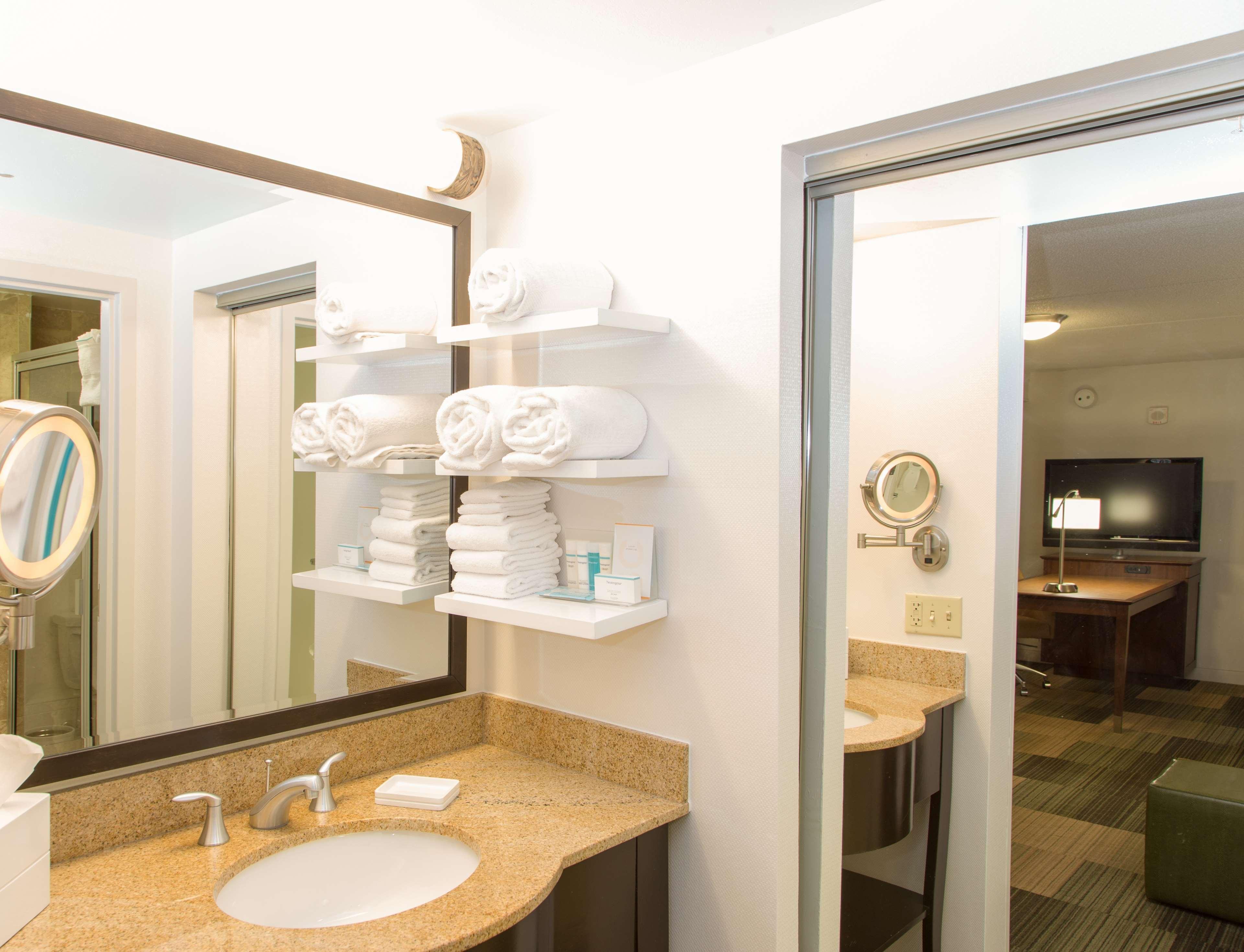 Studio Two Queen Beds Non Smoking