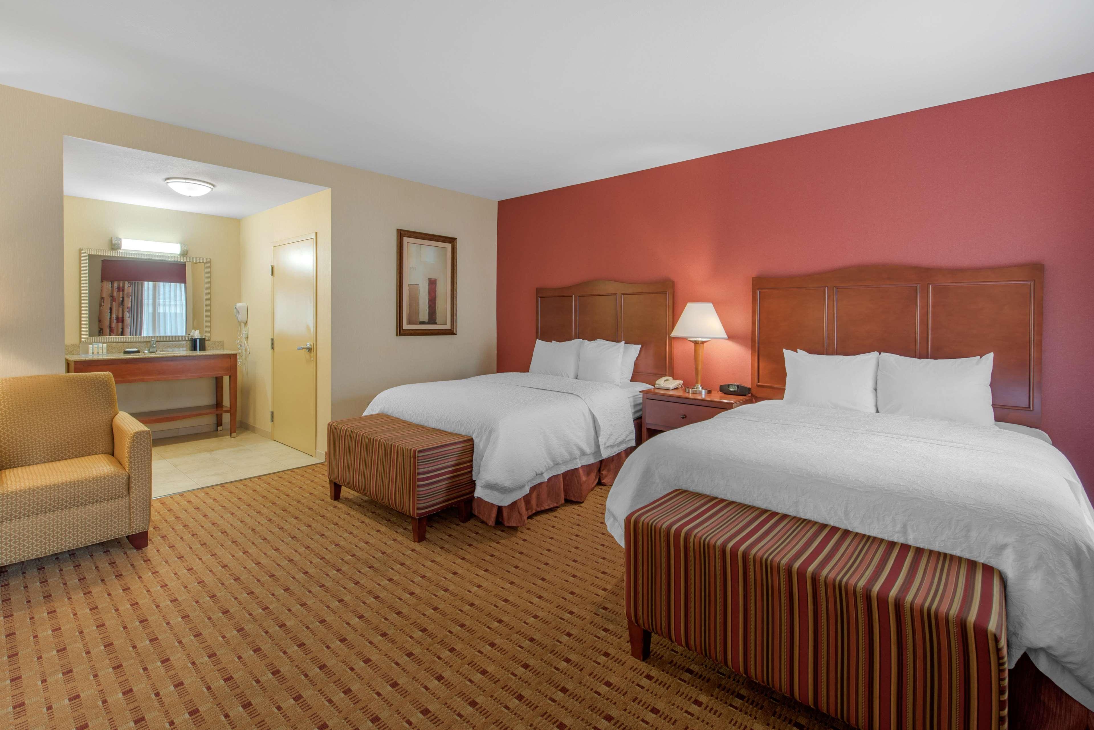 Studio Two Queen Beds Non Smoking