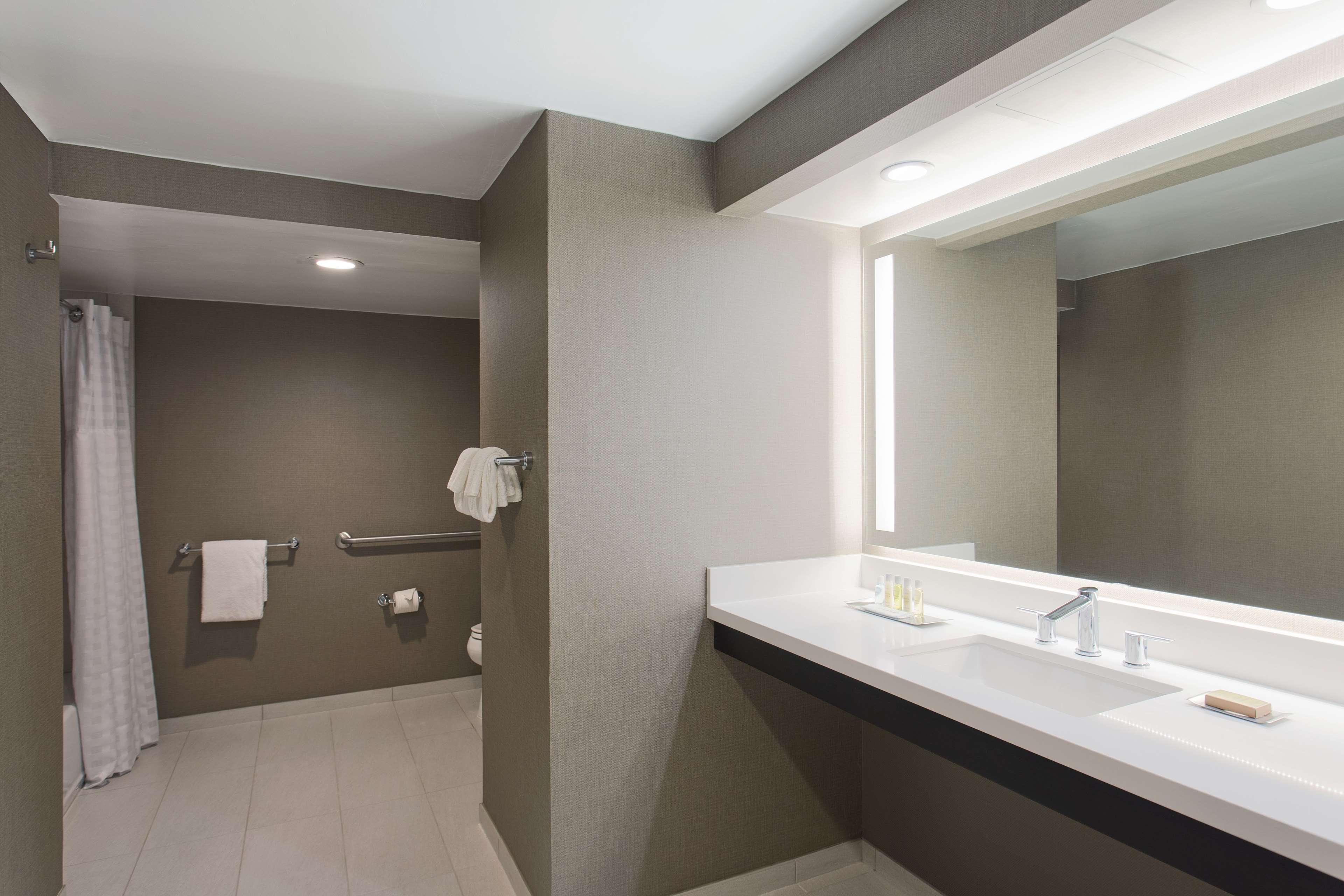 Twin Deluxe Two Queen Beds