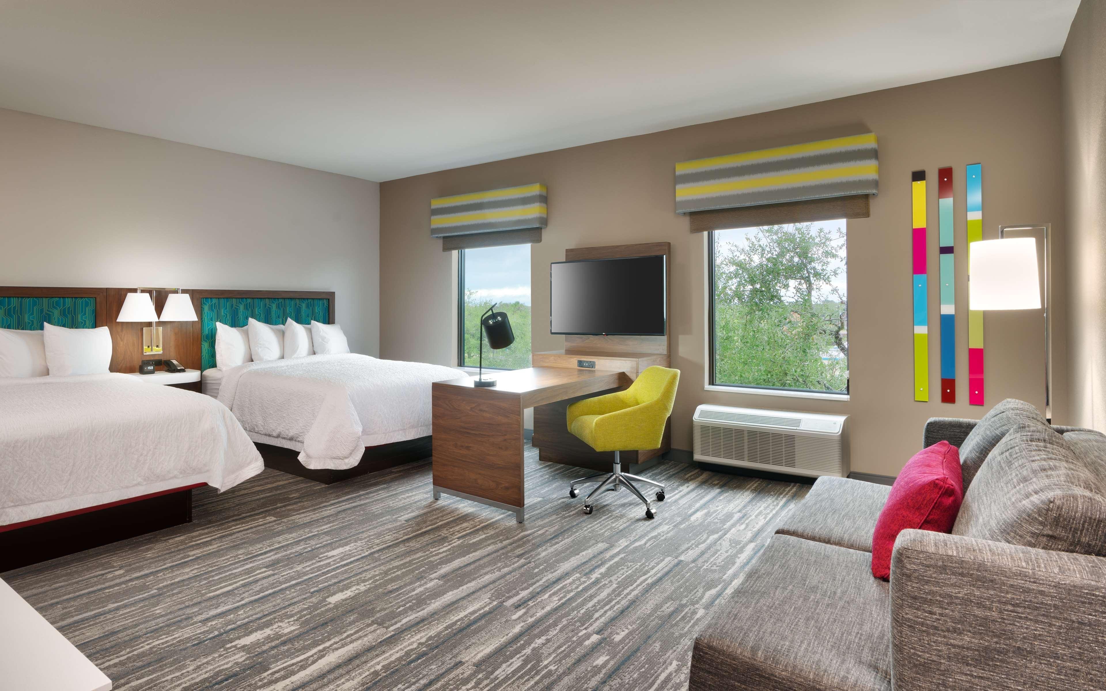 Studio Two Queen Beds