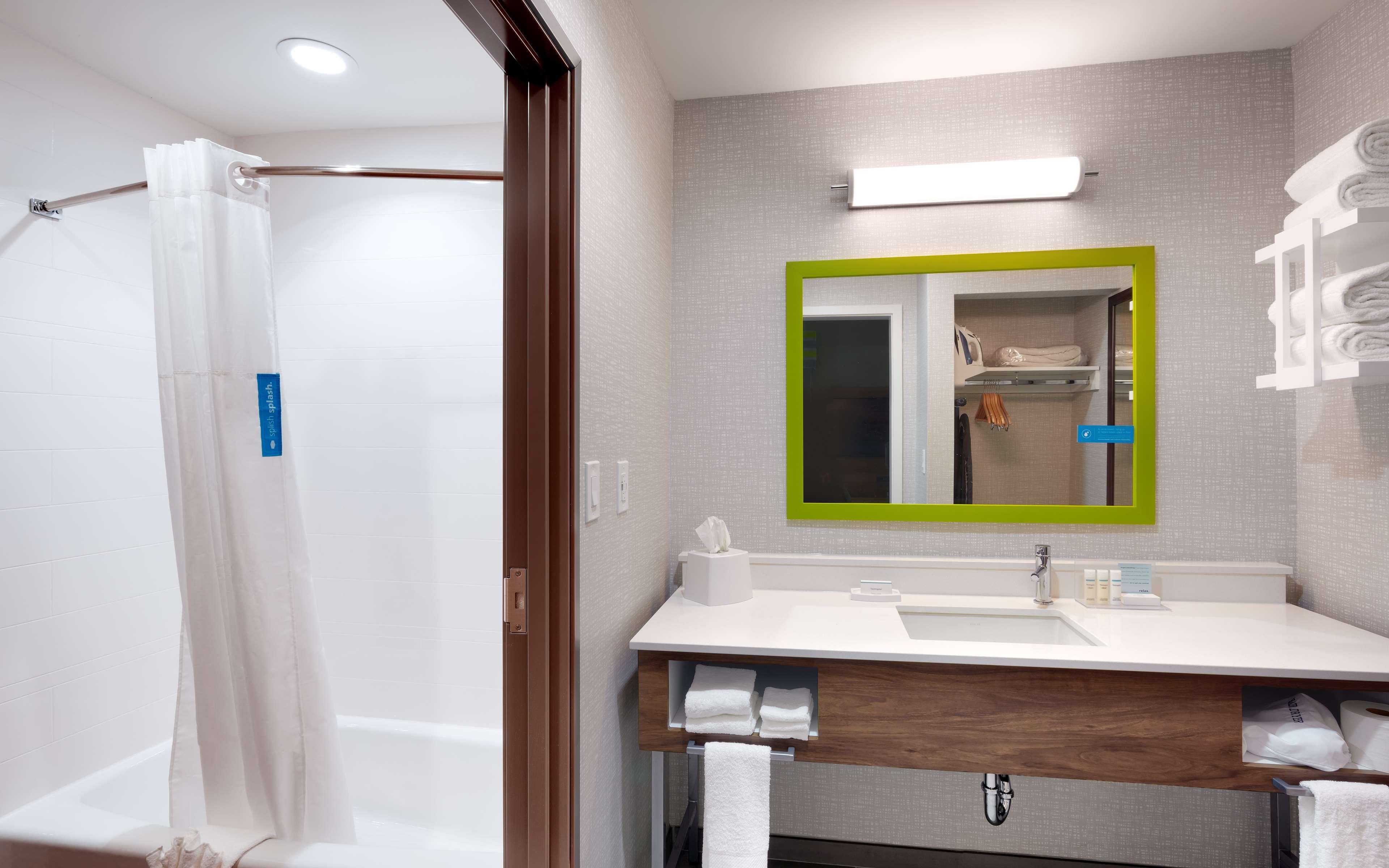 Studio Two Queen Beds