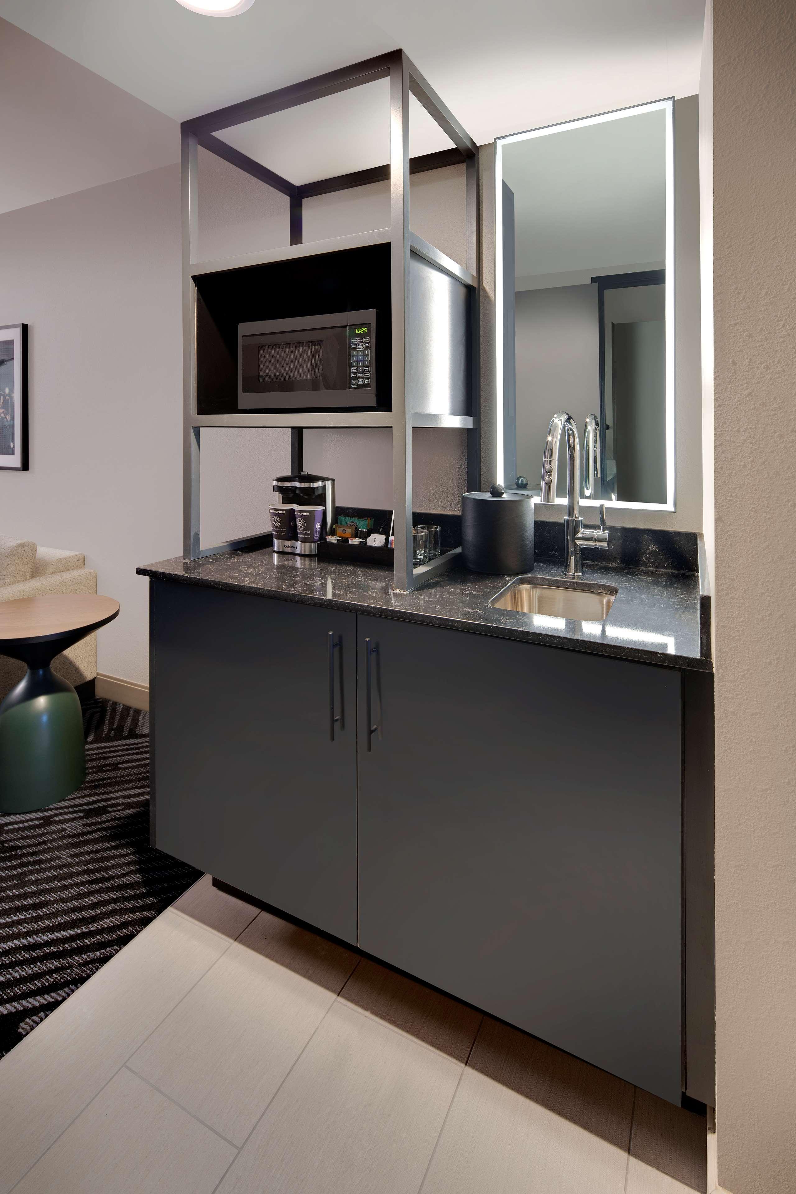 Suite Two Queen Beds One Bedroom