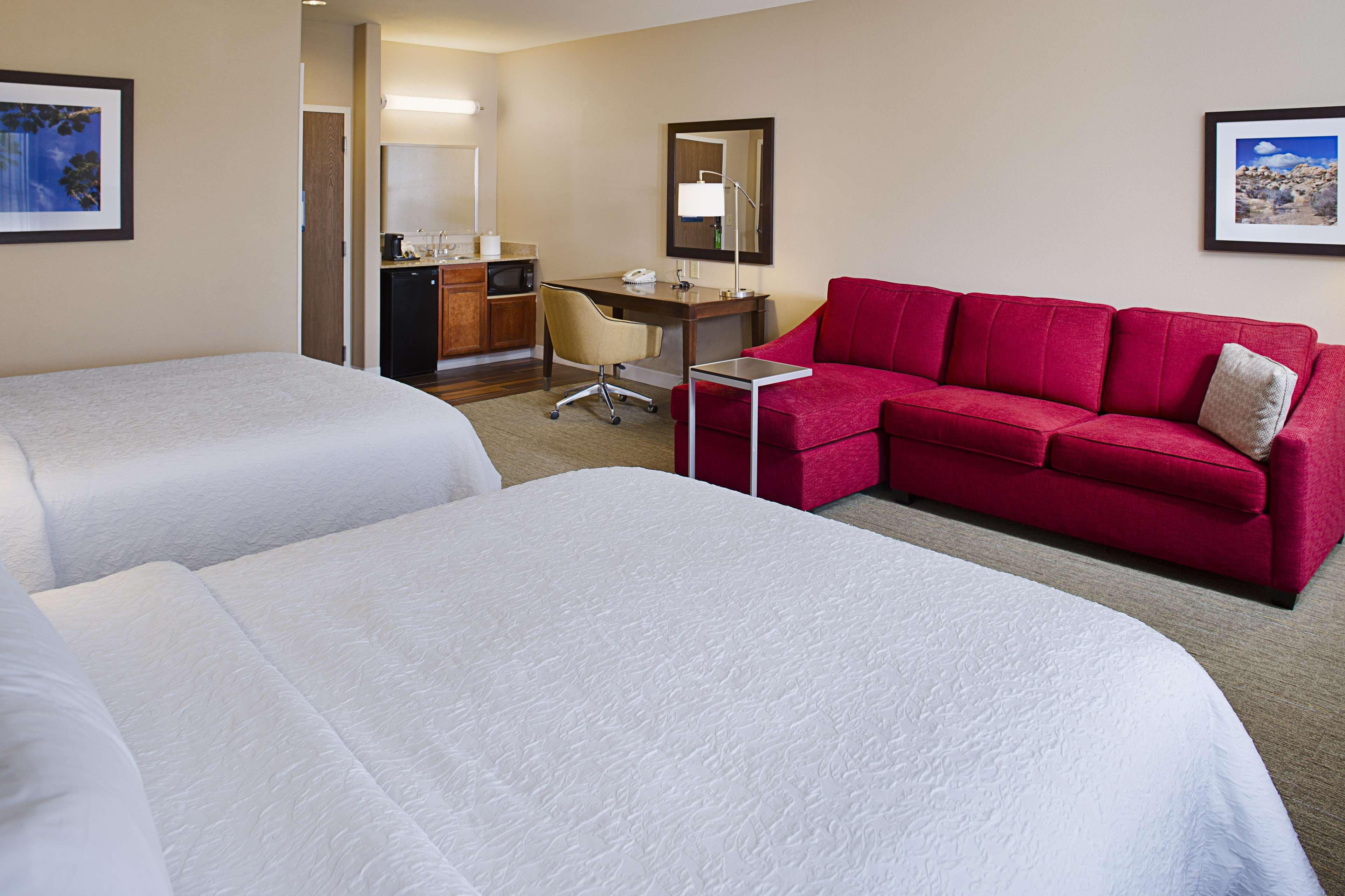 Studio Two Queen Beds Non Smoking