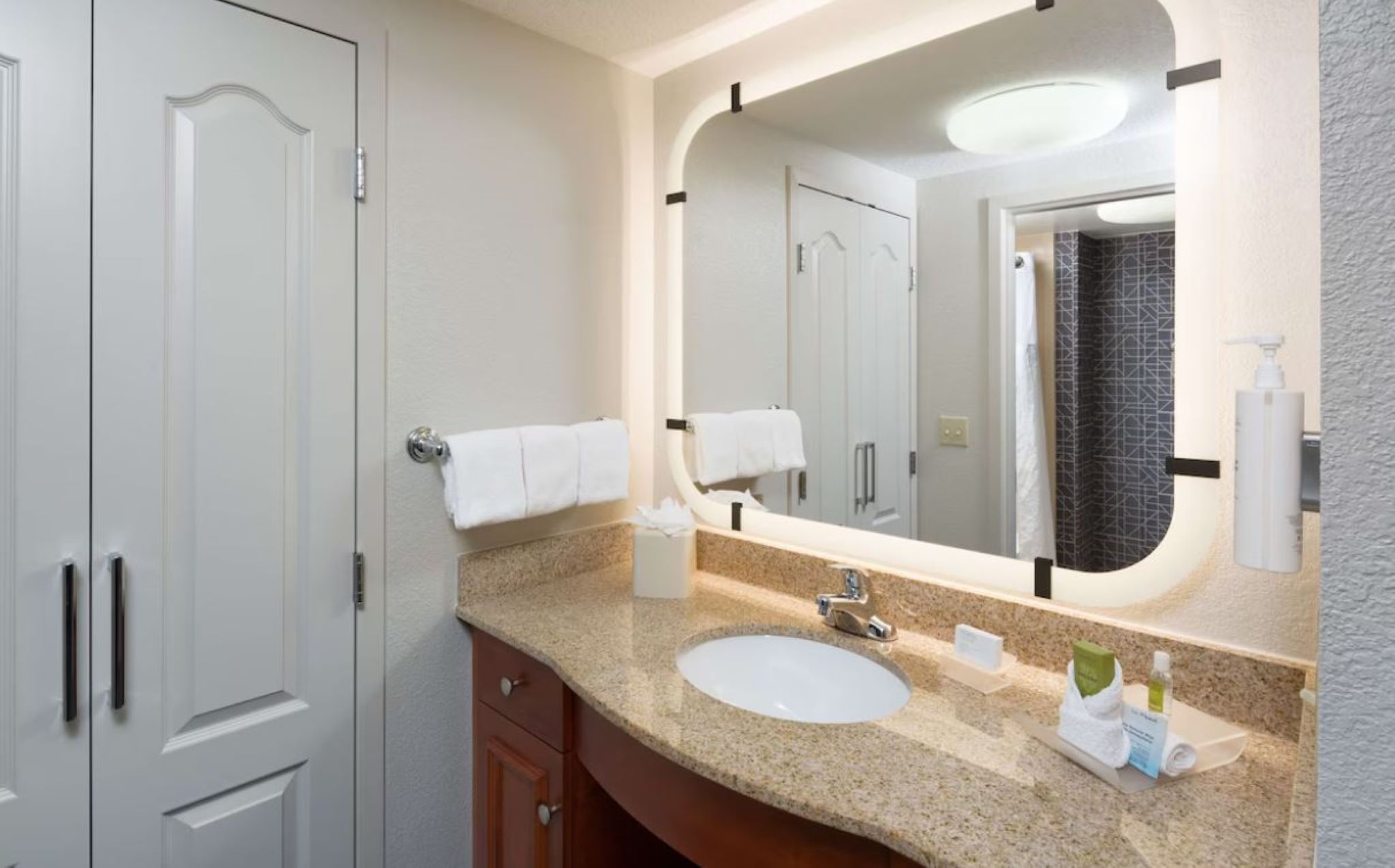 Suite Two Queen Beds One Bedroom