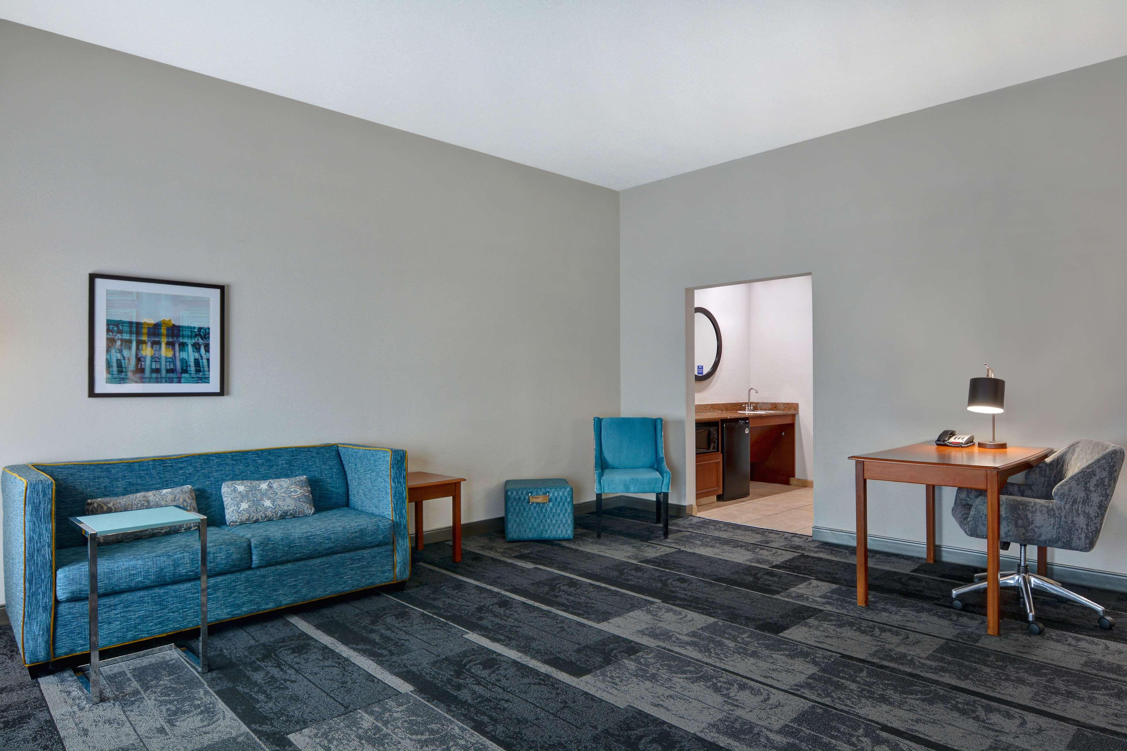 Studio Two Queen Beds