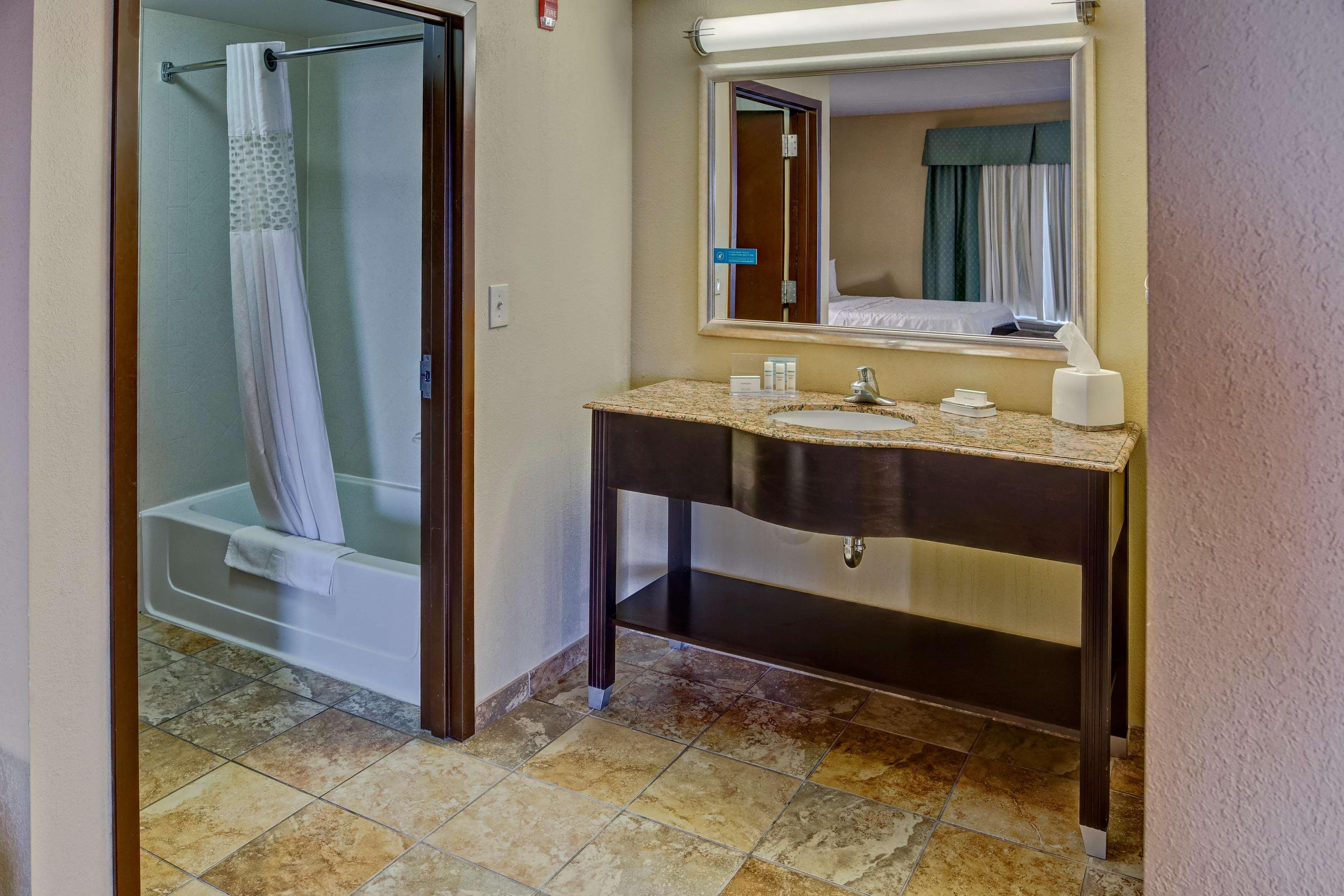 Studio Two Queen Beds Non Smoking