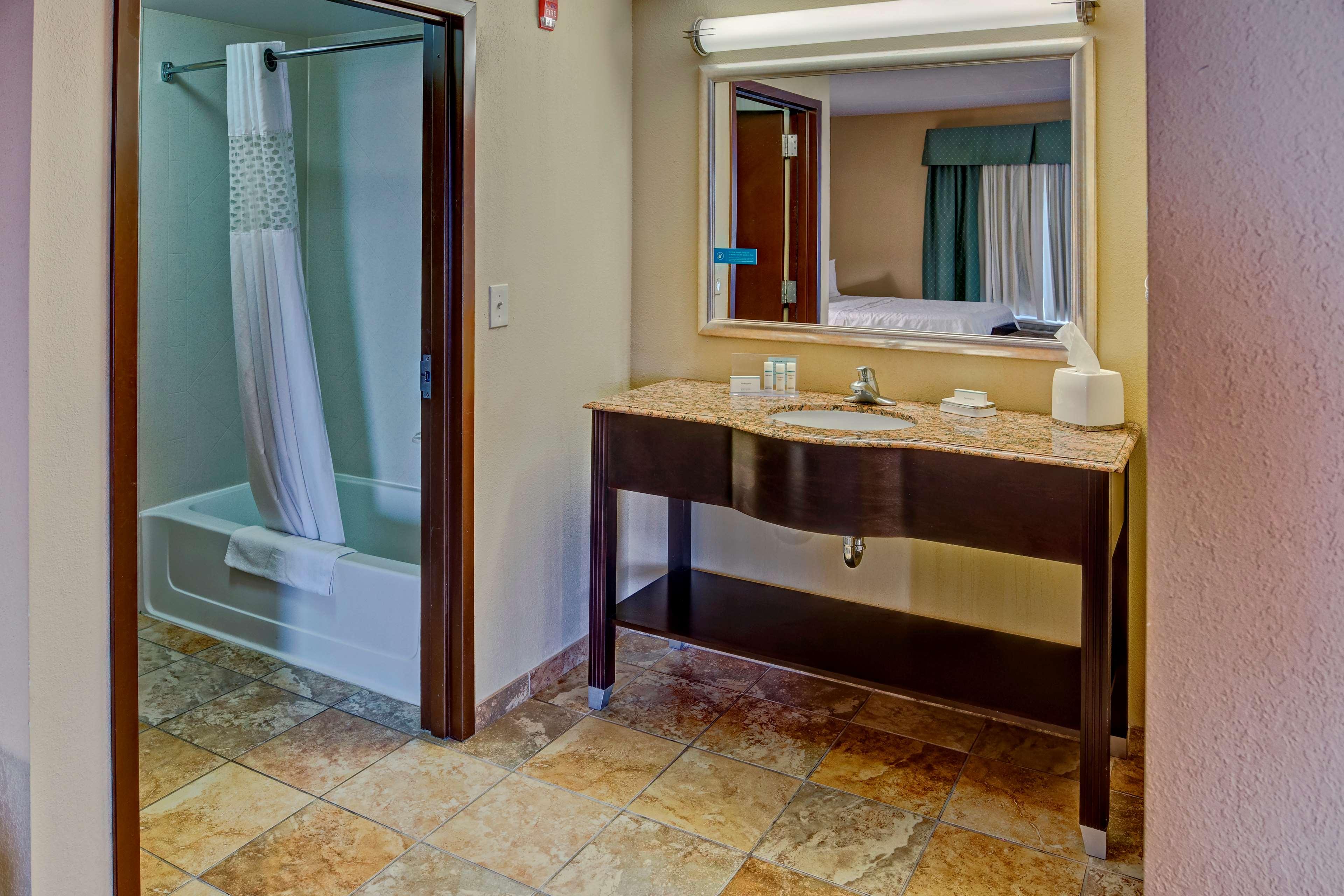 Studio Two Queen Beds Non Smoking