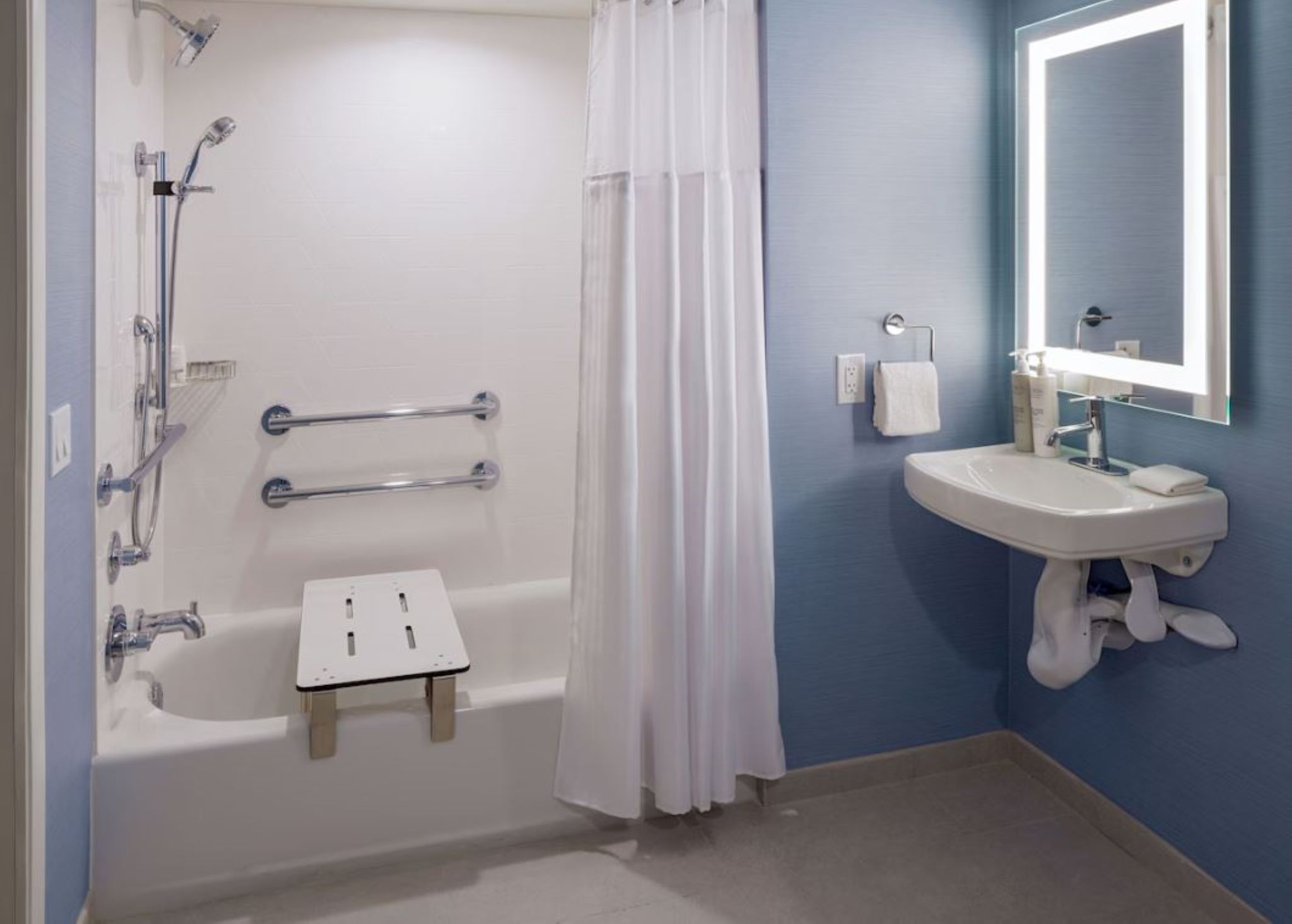 Twin Accessible-two Queen Beds