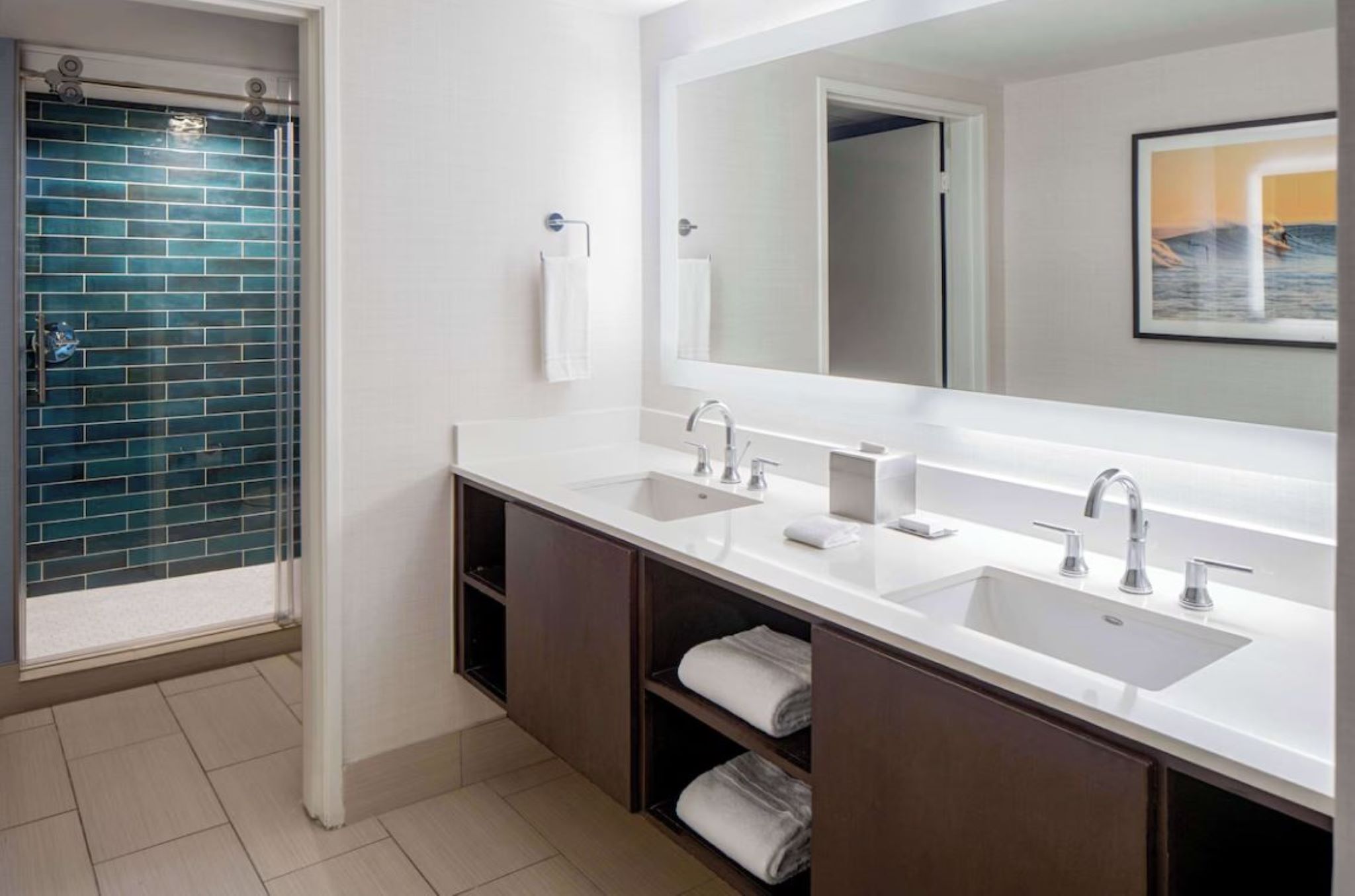 Suite Accessible King Size Bed