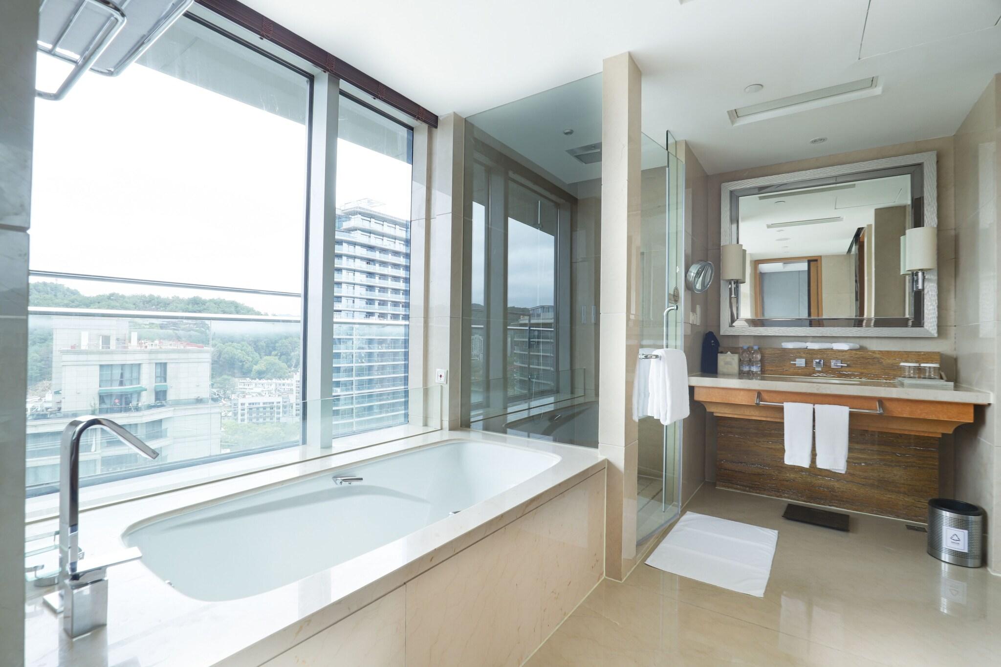 Double Garden View King Bed