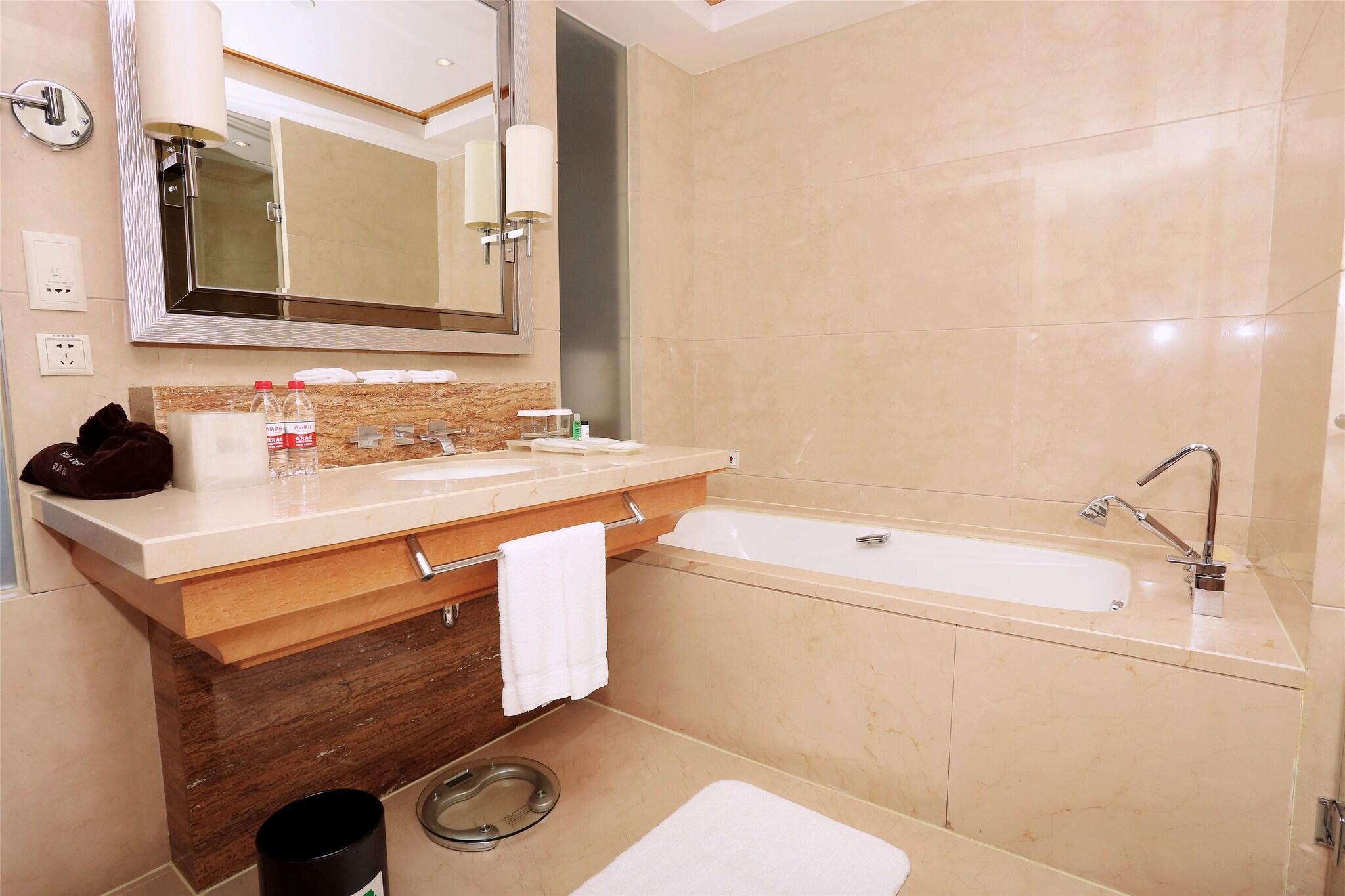 Double Garden View King Bed