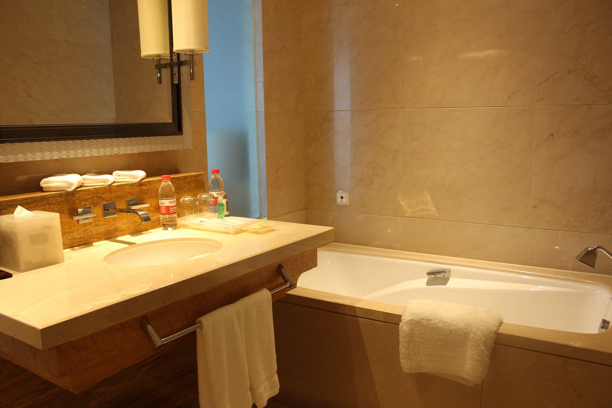 Double Garden View King Bed