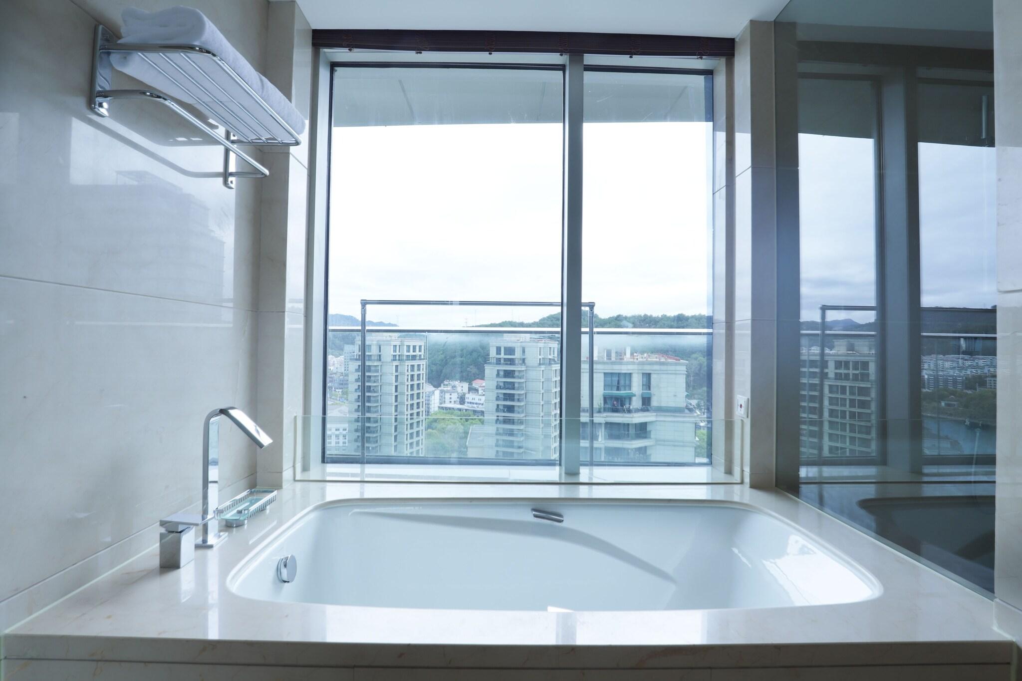 Double Garden View King Bed