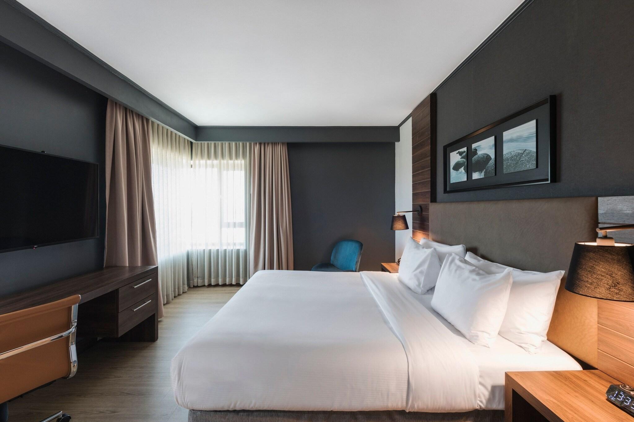 Double King Size Bed